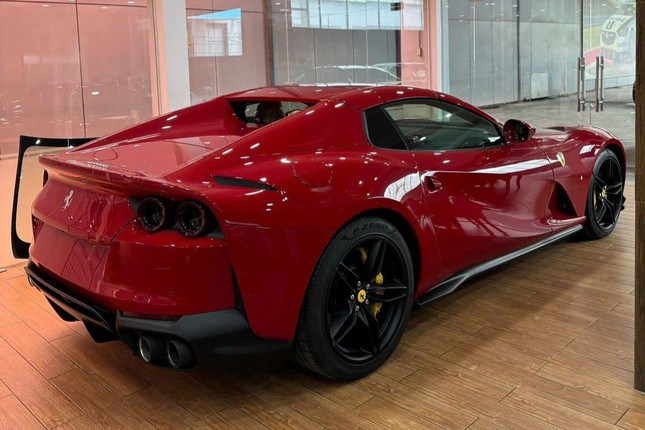 Siêu xe Ferrari 812 GTS đầu tiên cập bến Việt Nam- Ảnh 2.