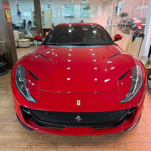 Siêu xe Ferrari 812 GTS đầu tiên cập bến Việt Nam- Ảnh 3.