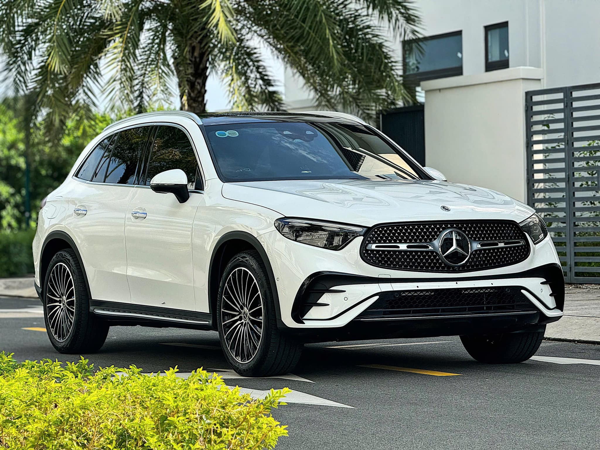 Nữ diễn viên phim giờ vàng VTV tậu Mercedes-Benz GLC 300 giá gần 2,8 tỷ đồng, CĐM đổ xô vào xin vía- Ảnh 10.