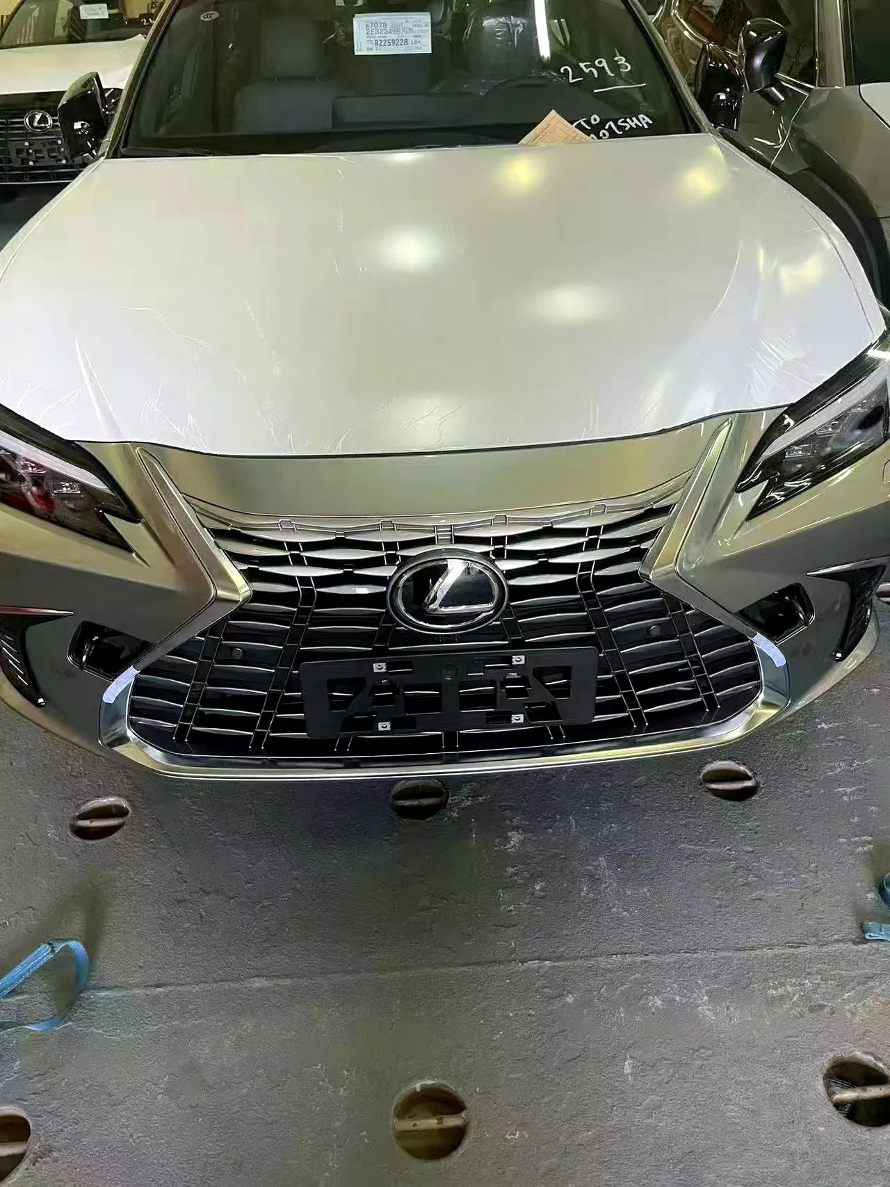 Lộ thông tin Lexus ES 2025: Lưới tản nhiệt và đèn pha mới, thêm màn hình 14 inch, giảm nút bấm vật lý, động cơ giữ nguyên, ra mắt đầu năm sau- Ảnh 3.