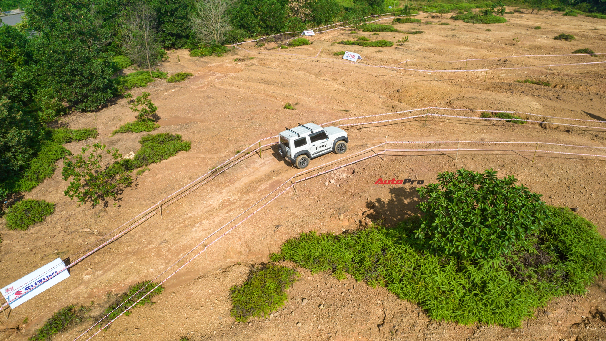 Trải nghiệm nhanh Suzuki Jimny trên đường off-road: Động cơ đủ dùng, hệ thống treo phải đặt đúng cung đường mới biết là 'ngon'- Ảnh 11.