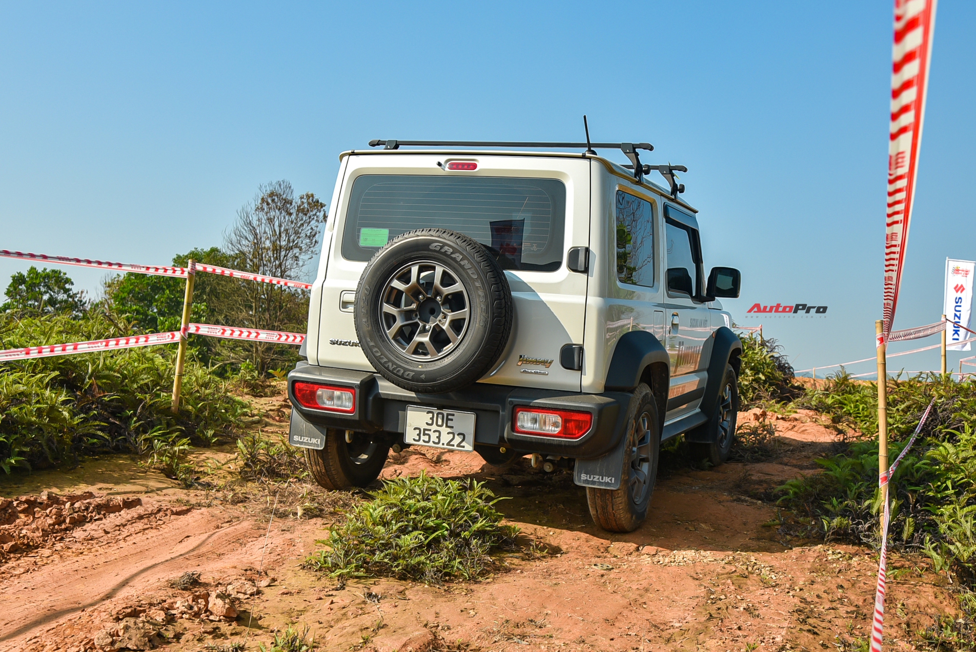 Trải nghiệm nhanh Suzuki Jimny trên đường off-road: Động cơ đủ dùng, hệ thống treo phải đặt đúng cung đường mới biết là 'ngon'- Ảnh 4.