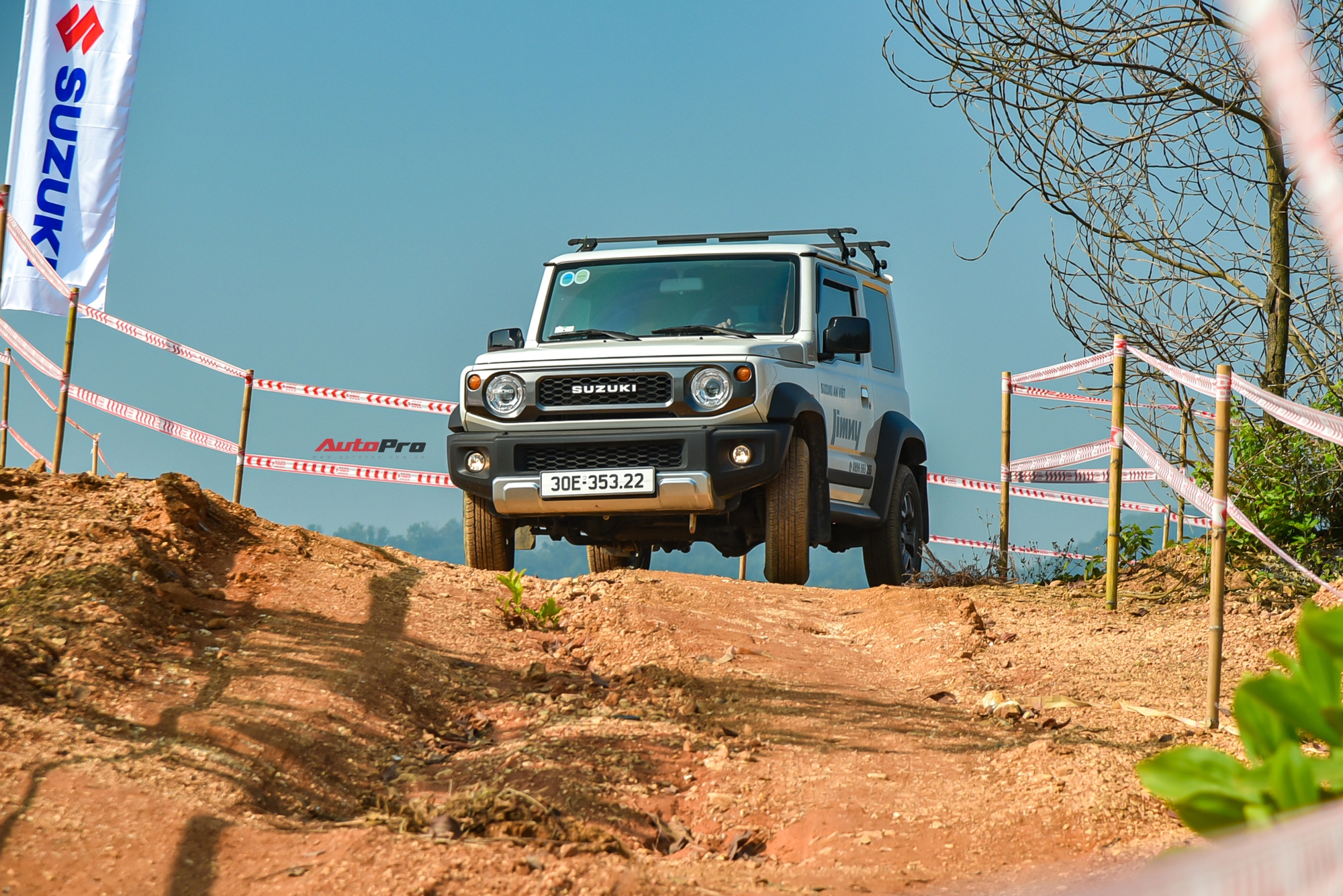 Trải nghiệm nhanh Suzuki Jimny trên đường off-road: Động cơ đủ dùng, hệ thống treo phải đặt đúng cung đường mới biết là 'ngon'- Ảnh 15.