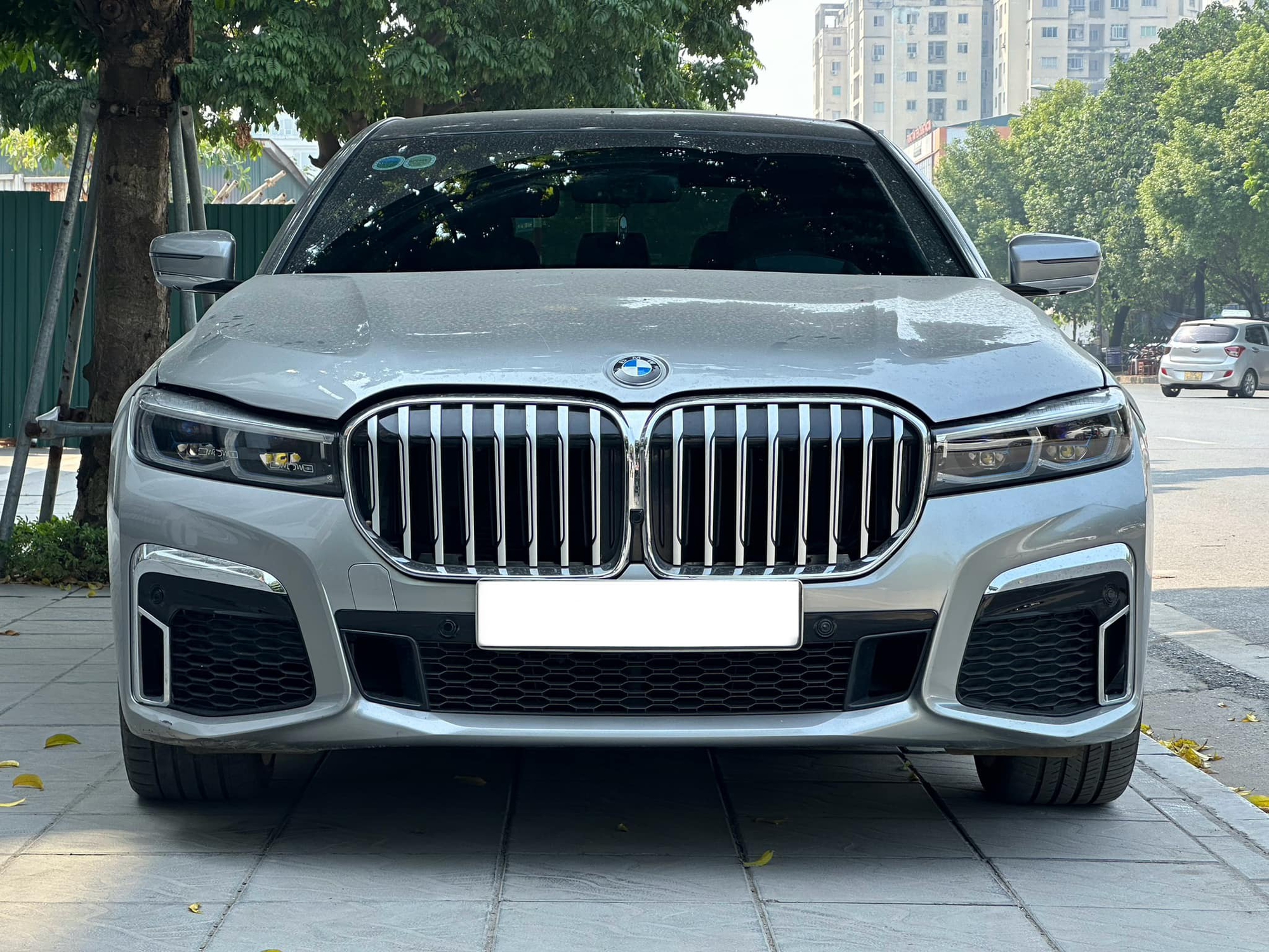 Chiếc BMW 7-Series rao bán gần 900 triệu nhưng sẽ khiến người khác tưởng rằng đi xe 3,5 tỷ chỉ nhờ 1 chi tiết- Ảnh 5.