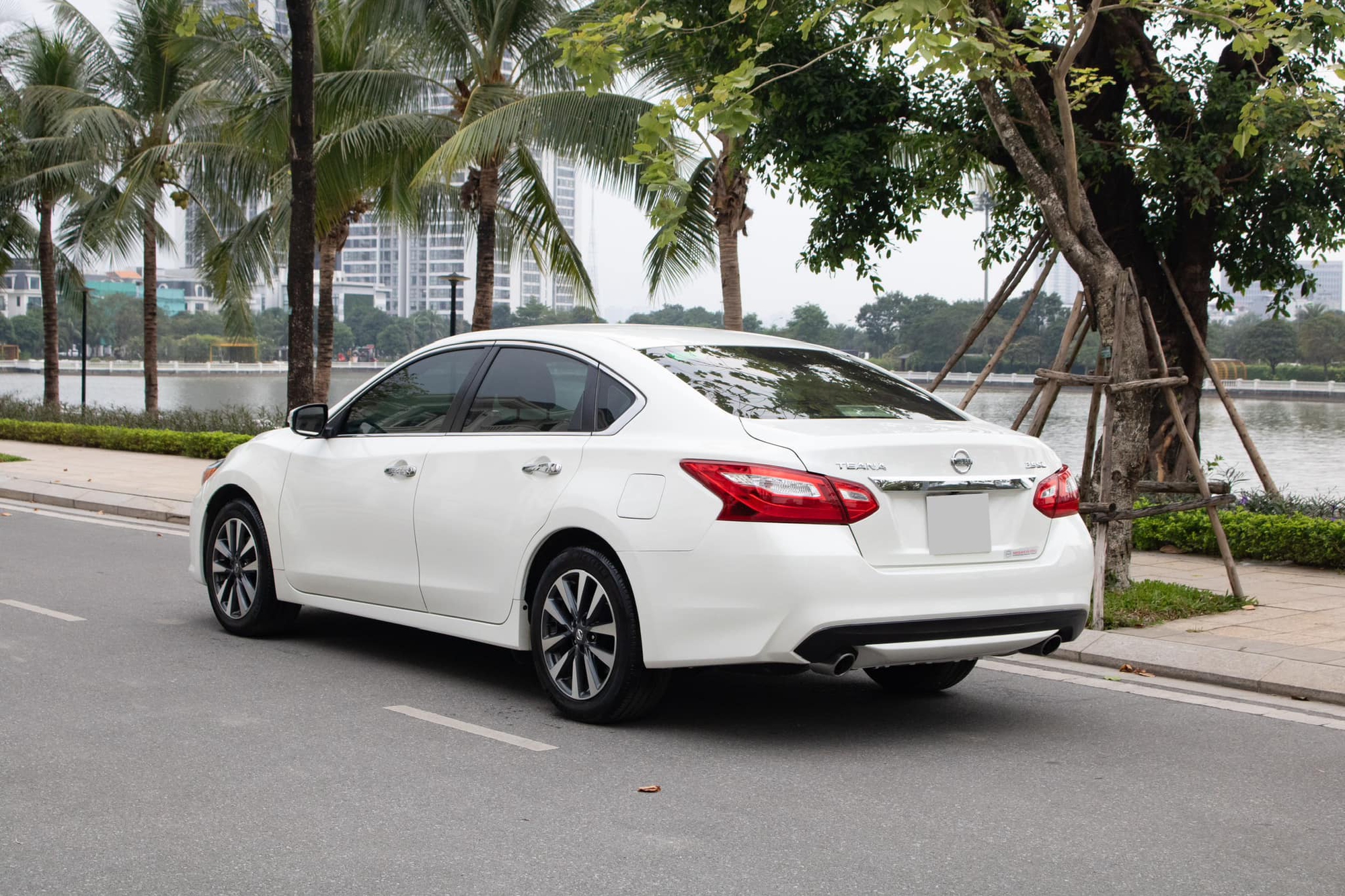 Từng là đối thủ của Camry với giá gần 1,5 tỷ nhưng mẫu sedan này giờ bán lại chưa đến 700 triệu đồng- Ảnh 7.