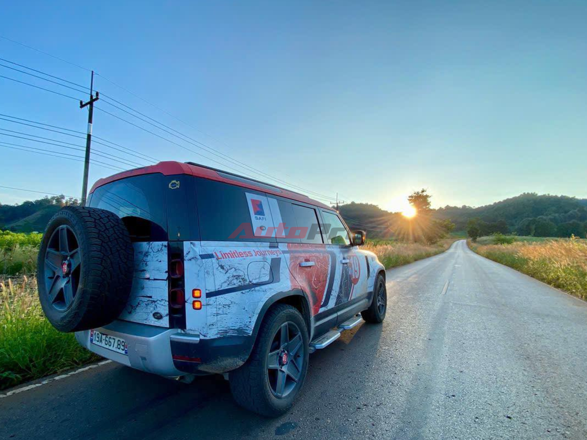 Chủ xe Defender lái 7.000km xuyên Việt Nam - Thái Lan: ‘Chạy địa hình sướng, có đoạn vượt 4.000 khúc cua, vẫn còn điểm bất tiện’- Ảnh 3.