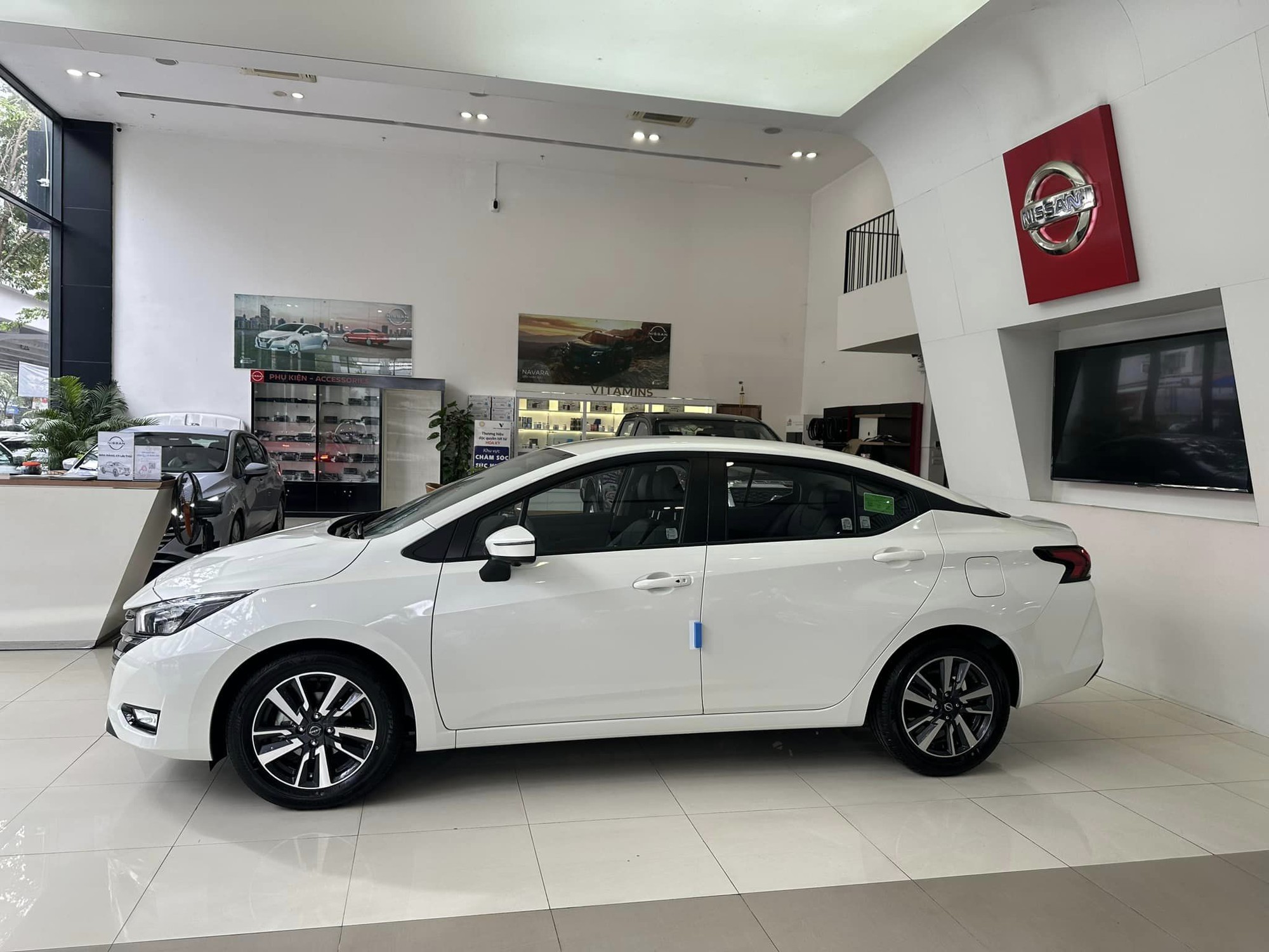 Nissan Almera 2024 lộ diện ‘full không che’ tại đại lý: Là bản cao cấp nhất, ghế bọc da, đầy đủ ADAS, thách thức bộ 3 Vios, Accent, City- Ảnh 3.