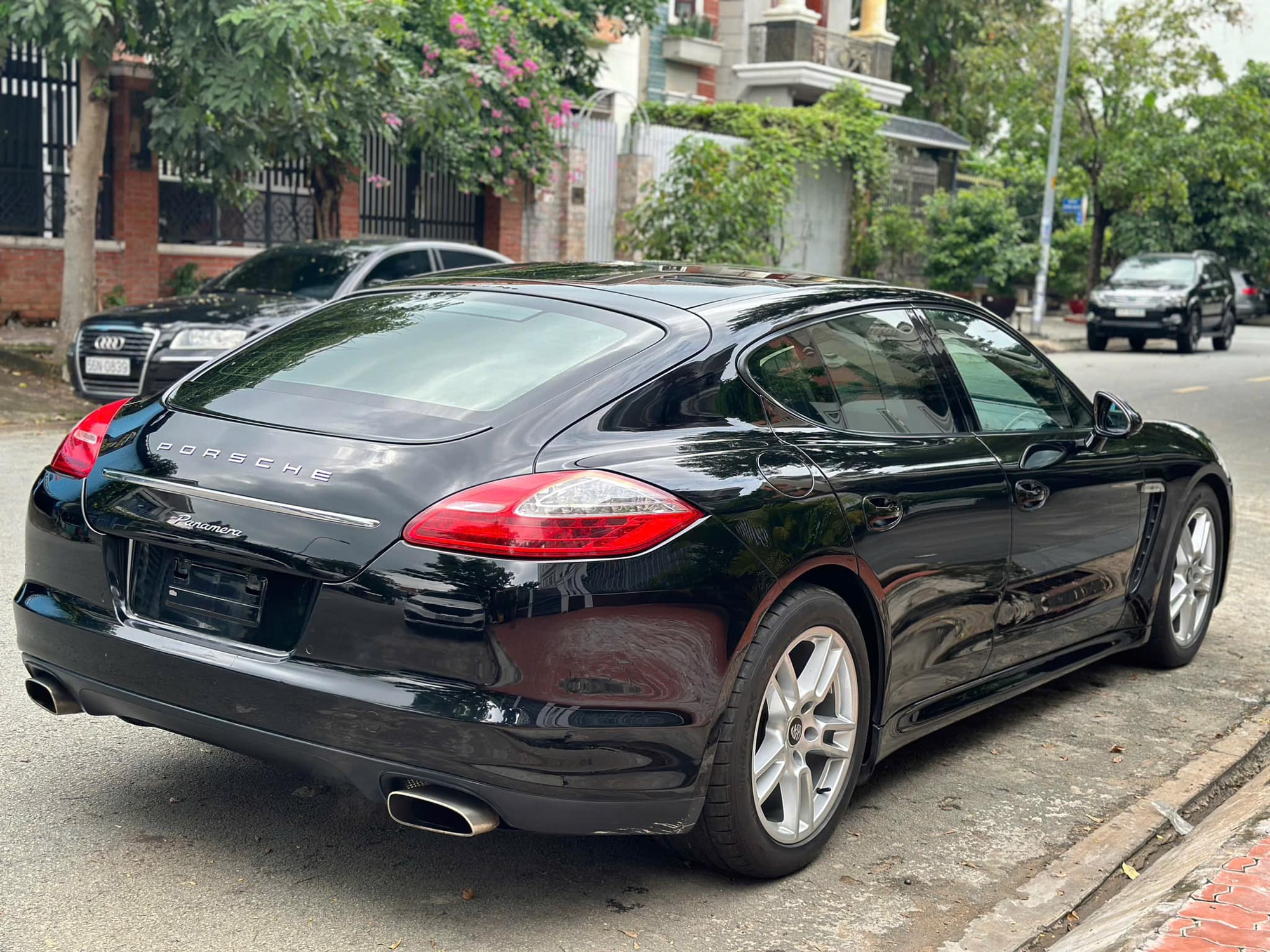 Porsche Panamera 2011 rao bán gần 1 tỷ: Đầu xe nâng cấp giống đời mới, người bán khẳng định xe nguyên bản, chấp 'mọi thầy thợ giỏi nhất đến xem'- Ảnh 7.