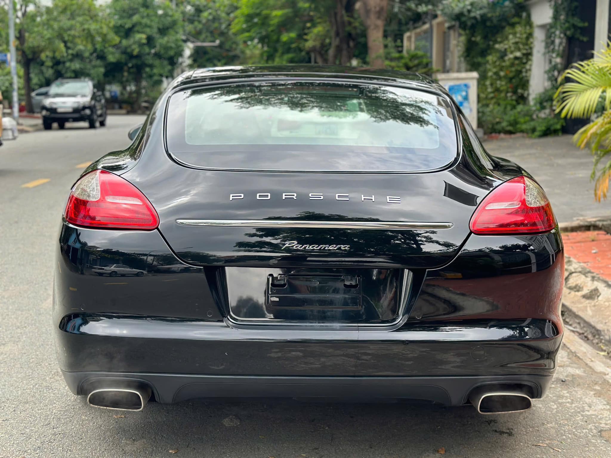 Porsche Panamera 2011 rao bán gần 1 tỷ: Đầu xe nâng cấp giống đời mới, người bán khẳng định xe nguyên bản, chấp 'mọi thầy thợ giỏi nhất đến xem'- Ảnh 4.