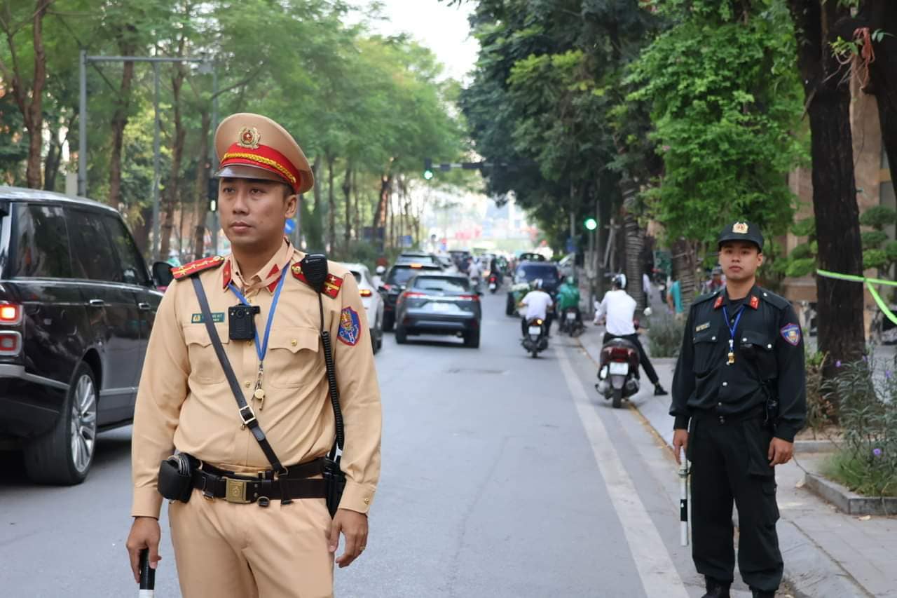 Hà Nội: Các tổ công tác đặc biệt xử lý hàng loạt hành vi 'làm ảo thuật' với biển số xe ô tô, xe máy- Ảnh 1.