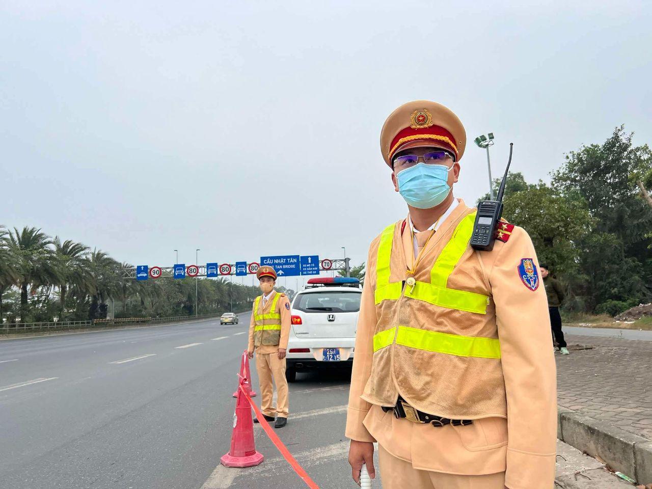 Xử phạt hàng loạt xe đạp đi vào đường cấm, có xe giá trị bằng cả ô tô- Ảnh 1.