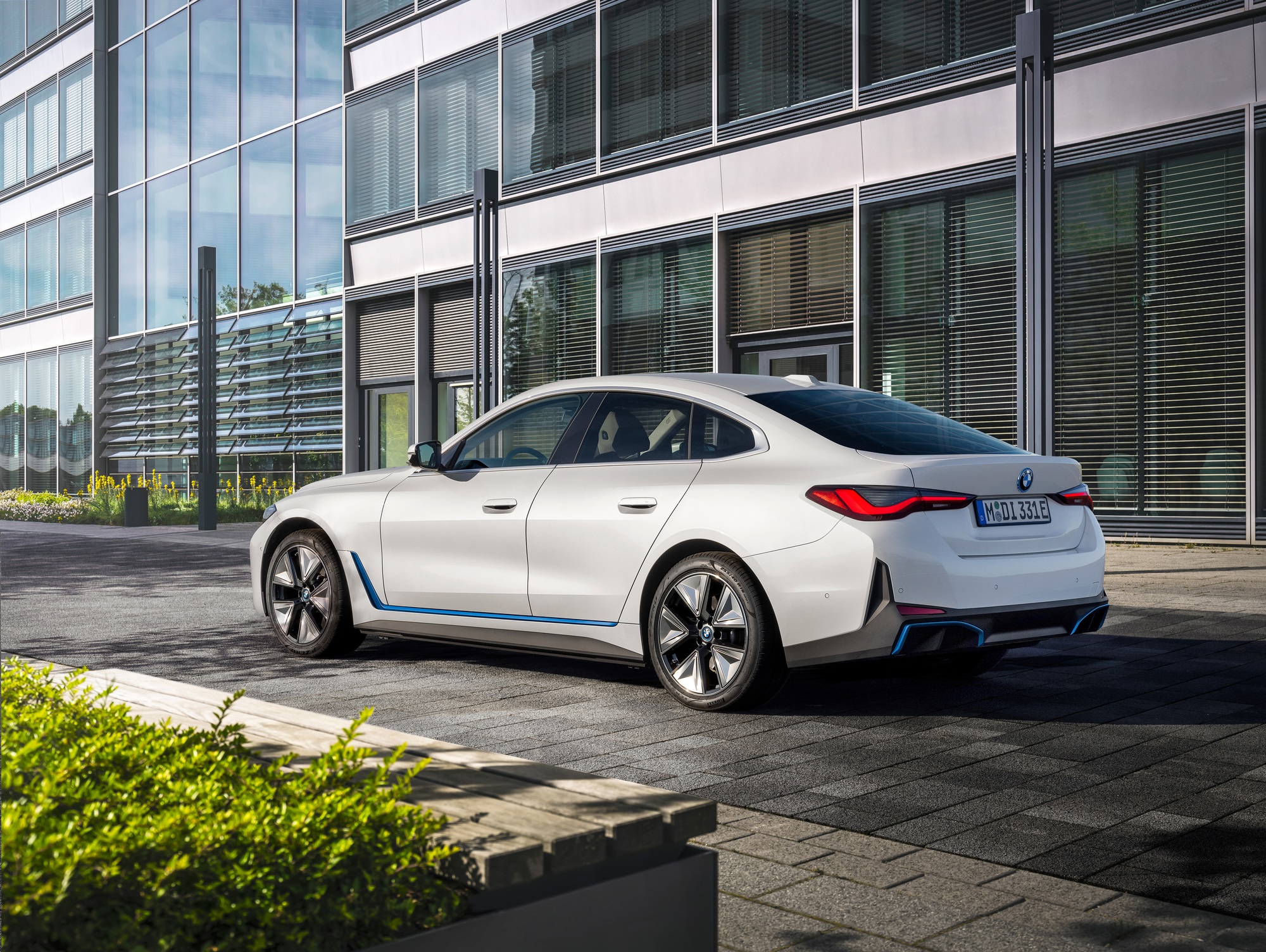 Sắm xe BMW thời điểm này nhận ưu đãi lên tới hơn 300 triệu đồng- Ảnh 3. Sắm xe BMW thời điểm này nhận ưu đãi lên tới hơn 300 triệu đồng- Ảnh 3.