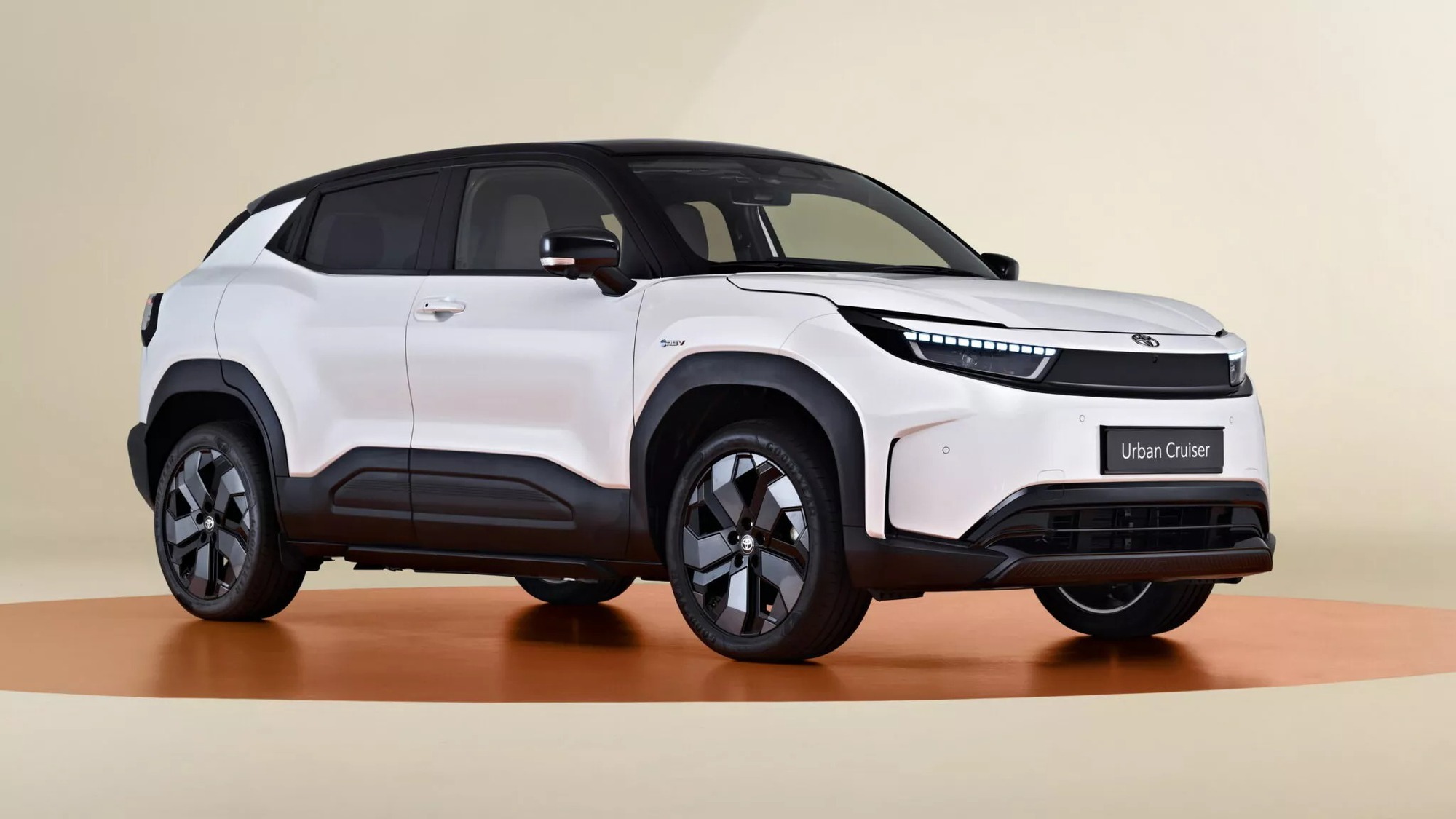 Toyota Urban Cruiser ra mắt: ‘Ruột’ Suzuki Vitara, nhiều công nghệ xịn, có AWD- Ảnh 5.