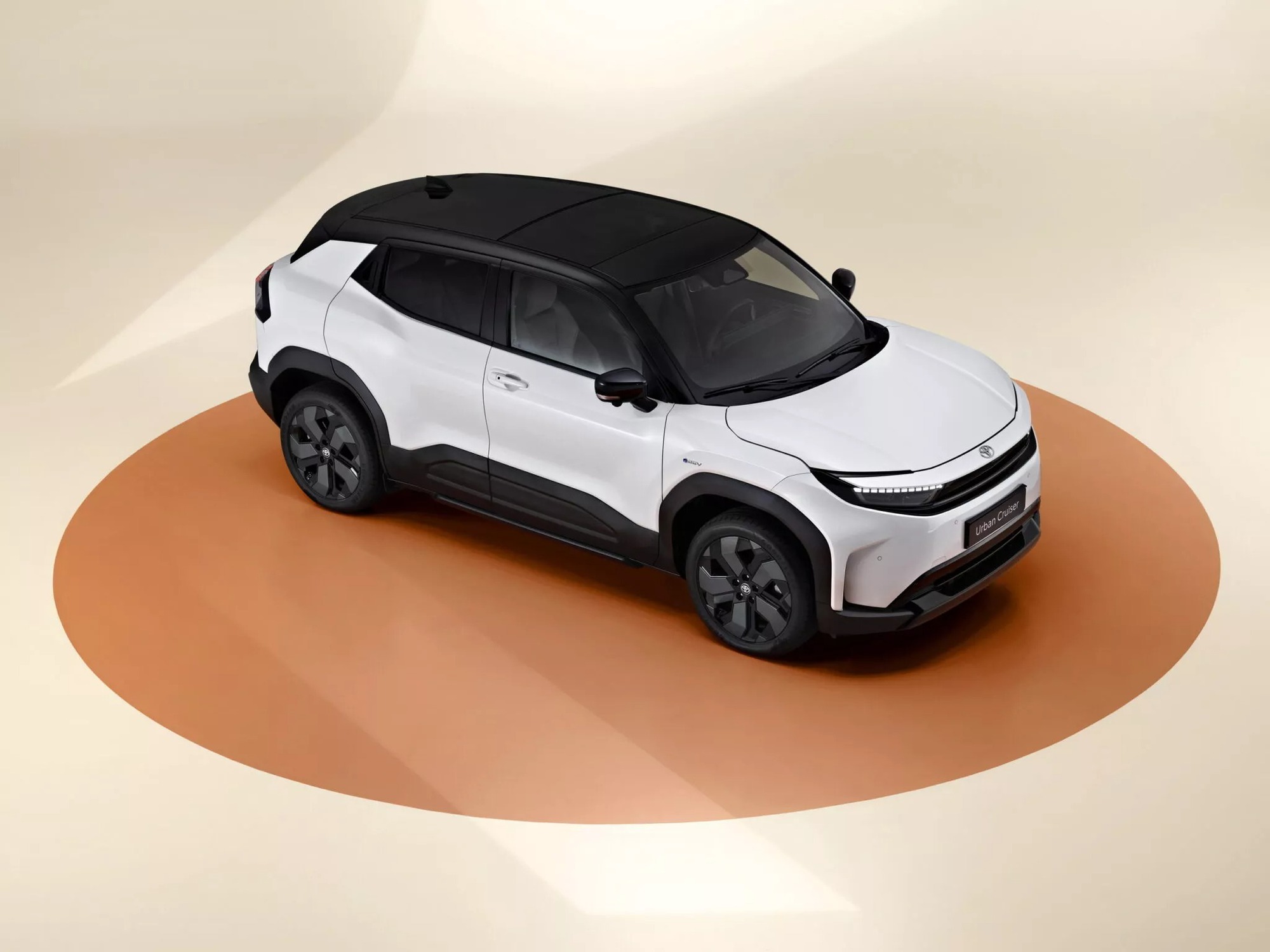 Toyota Urban Cruiser ra mắt: ‘Ruột’ Suzuki Vitara, nhiều công nghệ xịn, có AWD- Ảnh 6.