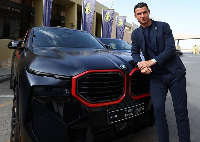 Cristiano Ronaldo được tặng xe điện của BMW- Ảnh 1.