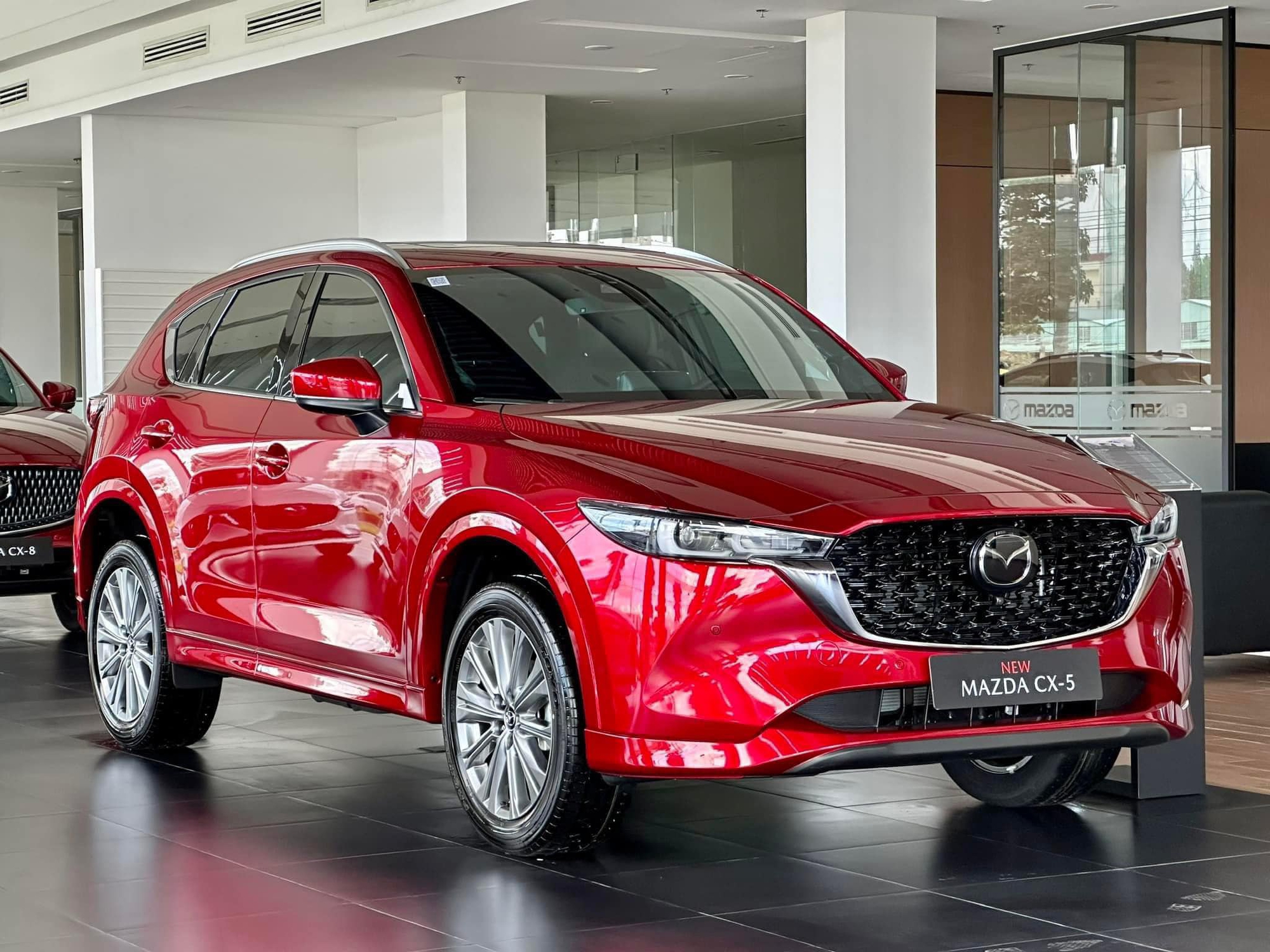 Mazda CX-5 giảm tới 70 triệu tại đại lý, bản giữa SUV C nay còn thấp hơn Toyota Corolla Cross tiêu chuẩn- Ảnh 2.