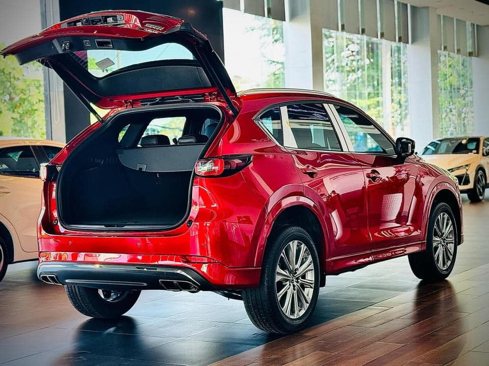 Mazda CX-5 giảm tới 70 triệu tại đại lý, bản giữa SUV C nay còn thấp hơn Toyota Corolla Cross tiêu chuẩn- Ảnh 5.