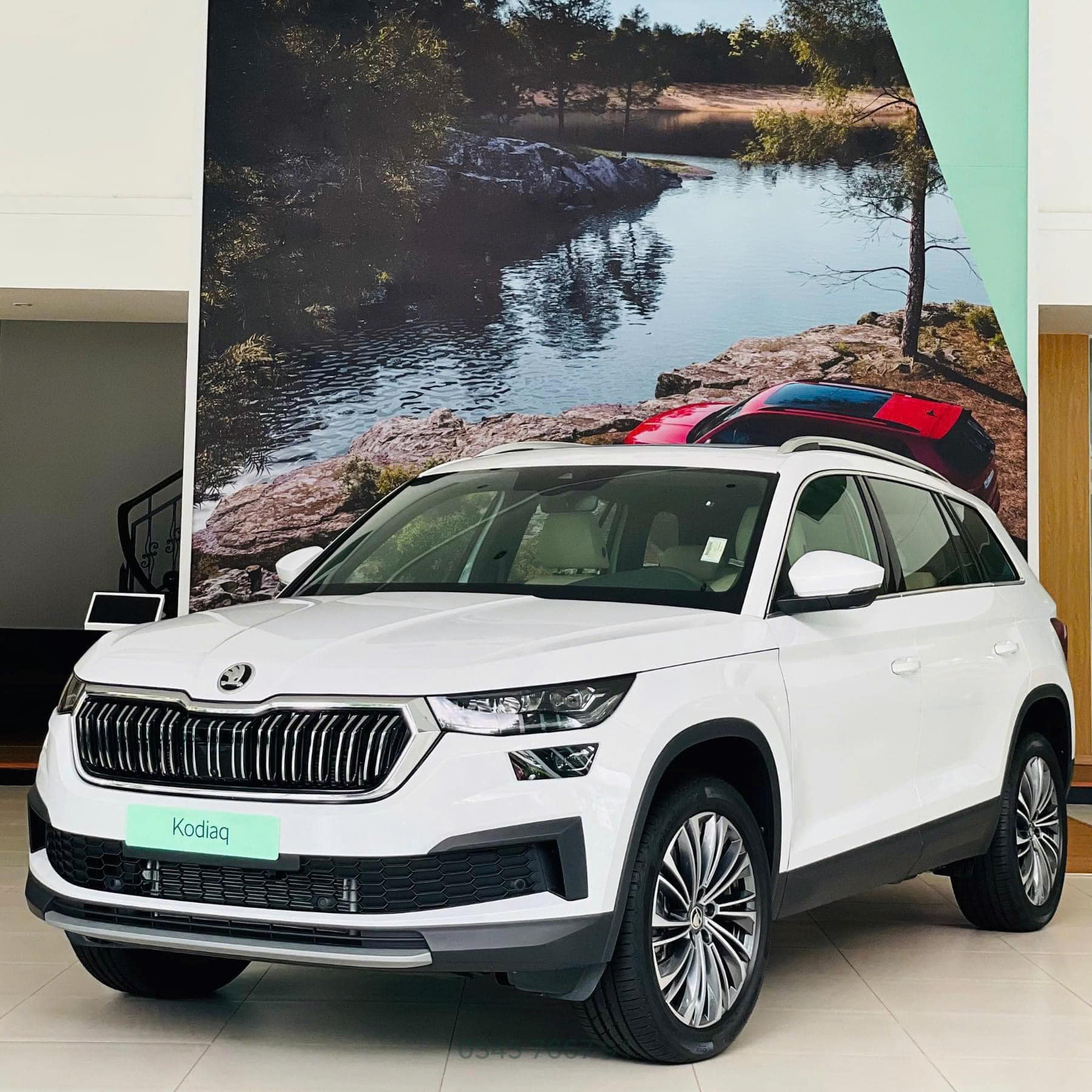 Skoda Karoq, Kodiaq giảm giá tới 166 triệu: Karoq ngang HR-V phân khúc dưới, Kodiaq tăng sức ép Pajero Sport- Ảnh 6.