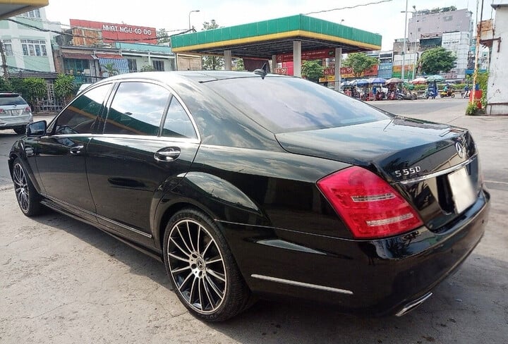 Thị trường ô tô cũ tấp nập dịp cuối năm, Mercedes S Class giá chỉ vài trăm triệu- Ảnh 2.