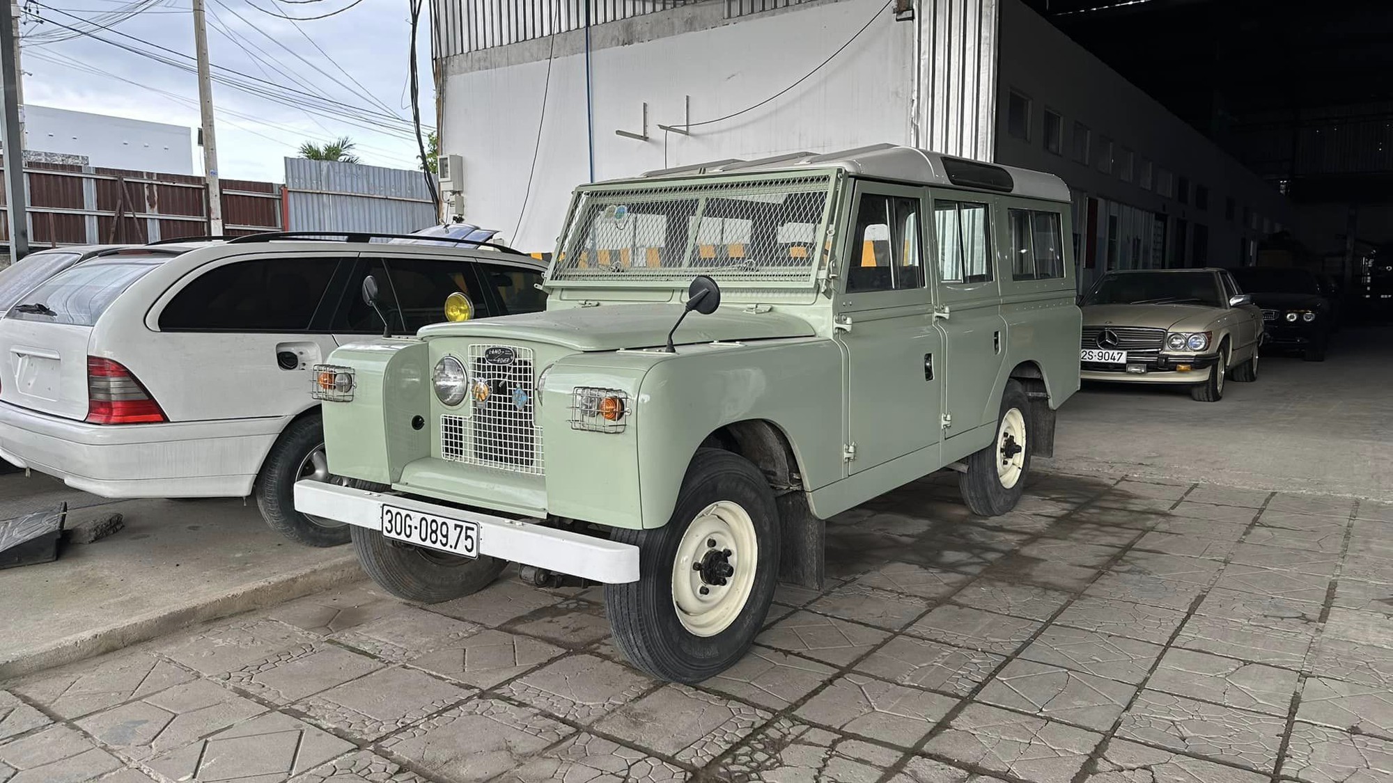 Hàng hiếm Land Rover đời 1975 giá 2,3 tỷ đồng ngang GLC: Không điều hòa, không hệ thống giải trí, kính không kéo được- Ảnh 2.