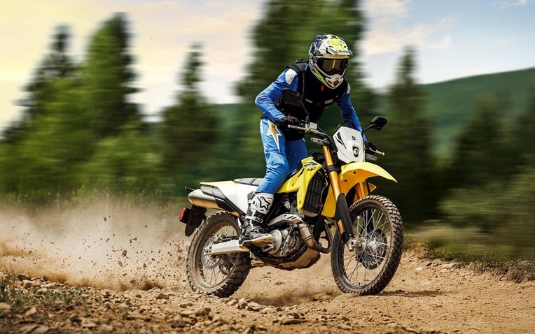 Suzuki DR-Z4S 2024: Sự hồi sinh của DR-Z400S sau 15 năm!- Ảnh 1. Suzuki DR-Z4S 2024: Sự hồi sinh của DR-Z400S sau 15 năm!- Ảnh 1.