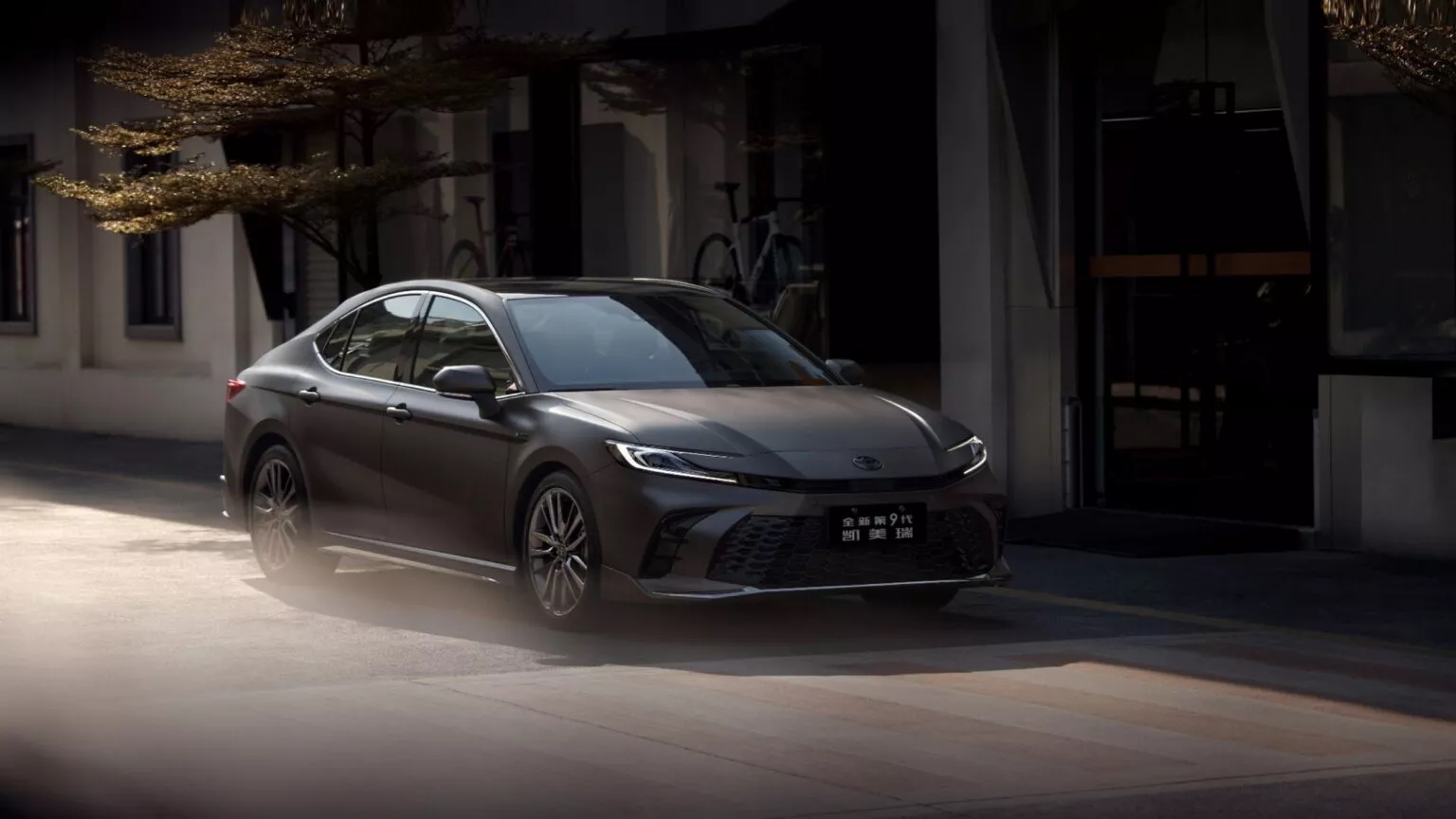 Toyota Camry thêm phiên bản đặc biệt: Nội thất toàn da thật và nhung, nút 'boss' cho sếp ngồi thoải mái, mạnh 194 mã lực- Ảnh 14.