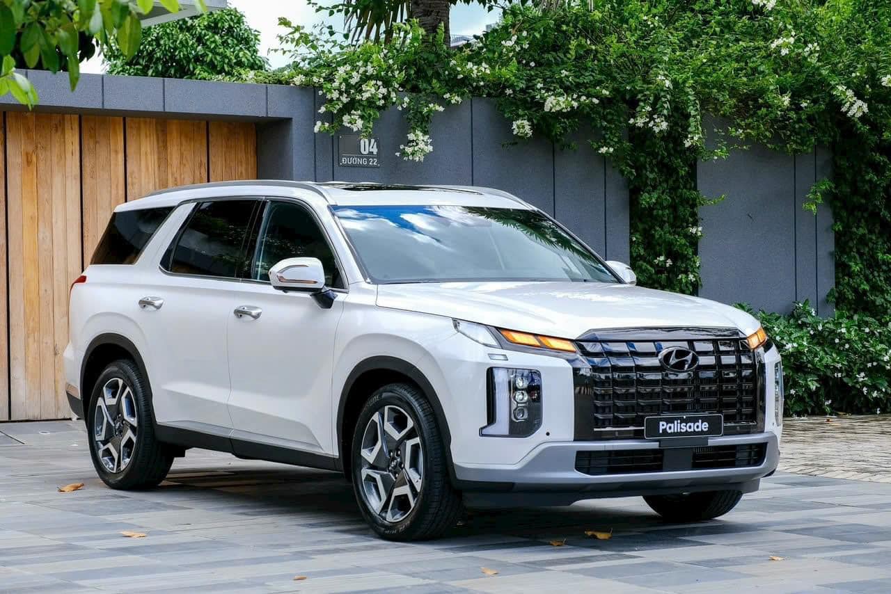 Loạt xe đại hạ giá năm 2024: Pajero Sport lớn nhất đến 300 triệu, có mẫu 'miệt mài giảm' 12 tháng vẫn chưa hết hàng tồn- Ảnh 2.