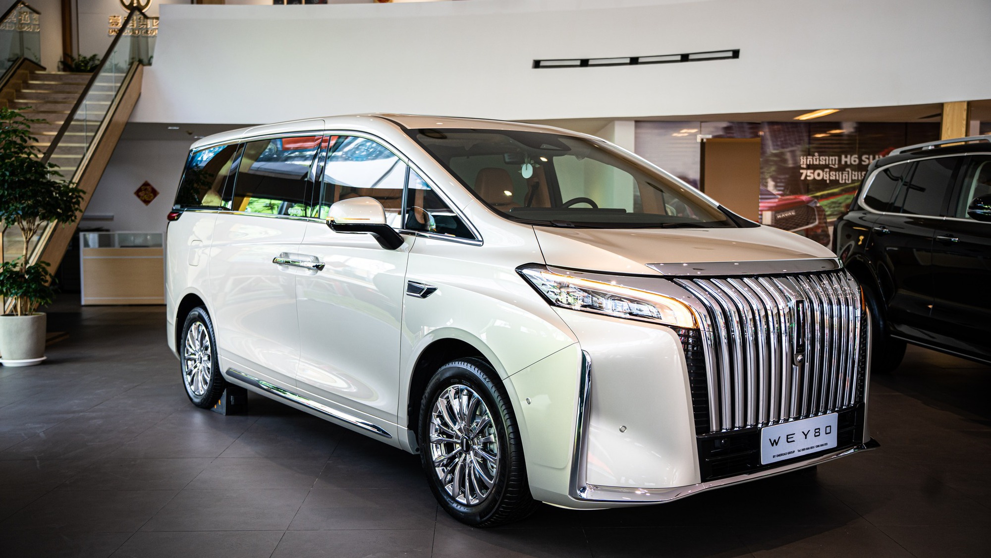 Xe như Toyota Alphard này dễ về Việt Nam đầu 2025: Nội thất kiểu 'chủ tịch', mạnh 480hp, hết xăng vẫn chạy được 140km- Ảnh 3.