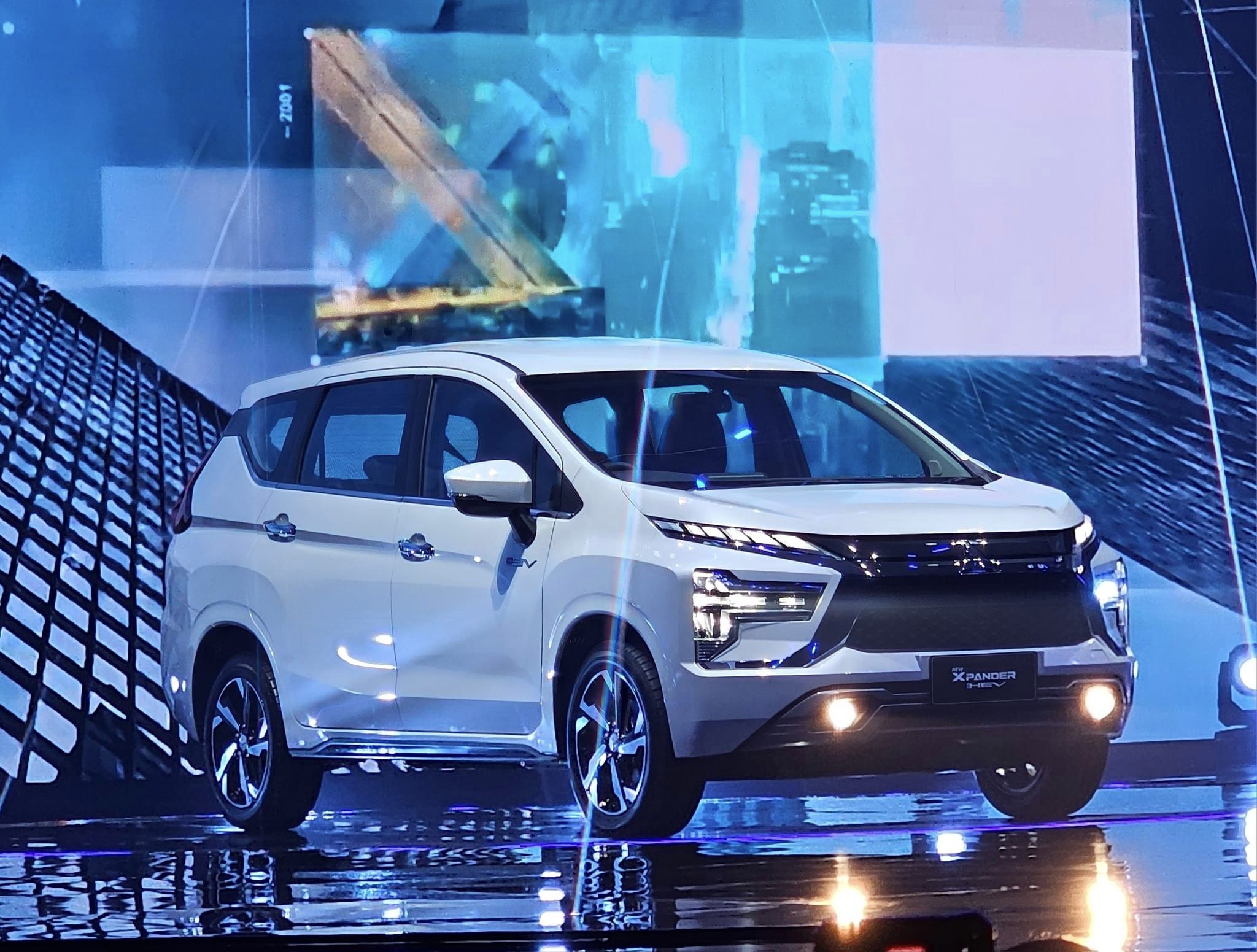 Mitsubishi Xpander HEV ra mắt: Máy hybrid 1.6L, cần số điện tử, 7 chế độ lái, giá quy đổi gần 630 triệu - Ảnh 1.