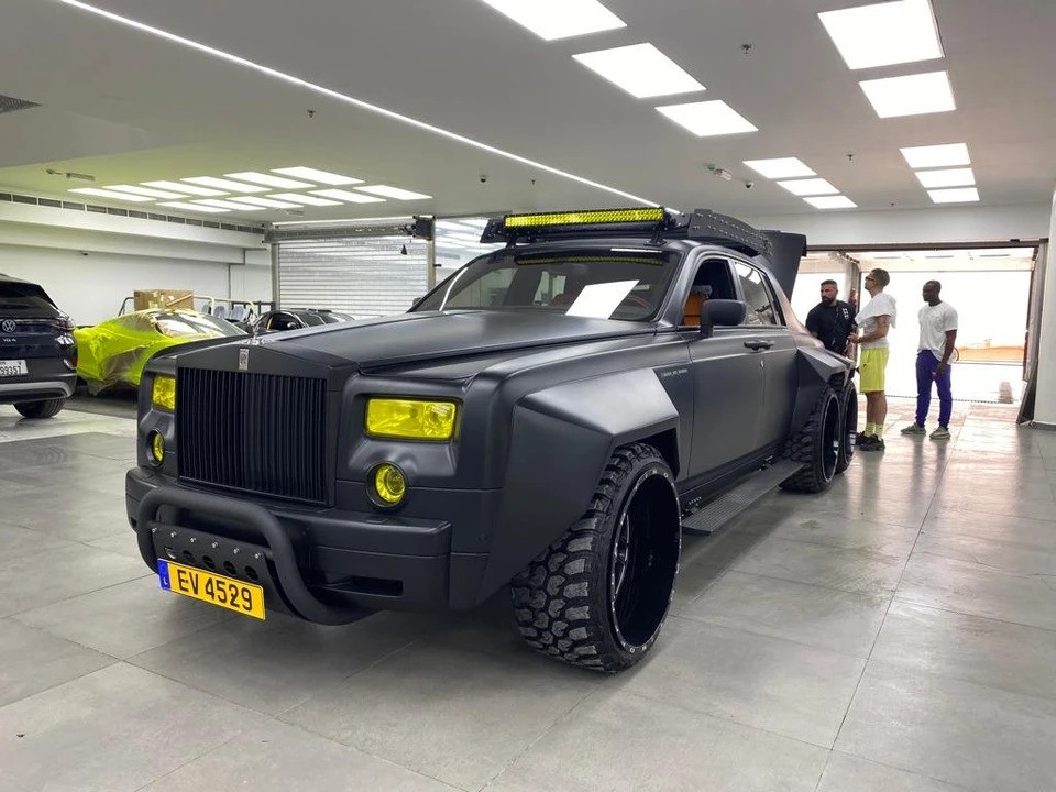 Rolls-Royce Phantom độ 6 bánh off-road siêu khủng - Ảnh 7.