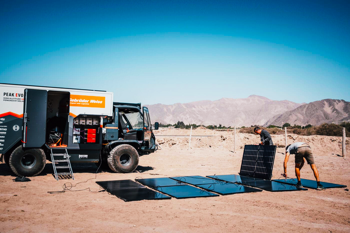 Xe tải điện năng lượng mặt trời leo lên ngọn núi lửa cao nhất thế giới - Ảnh 2.