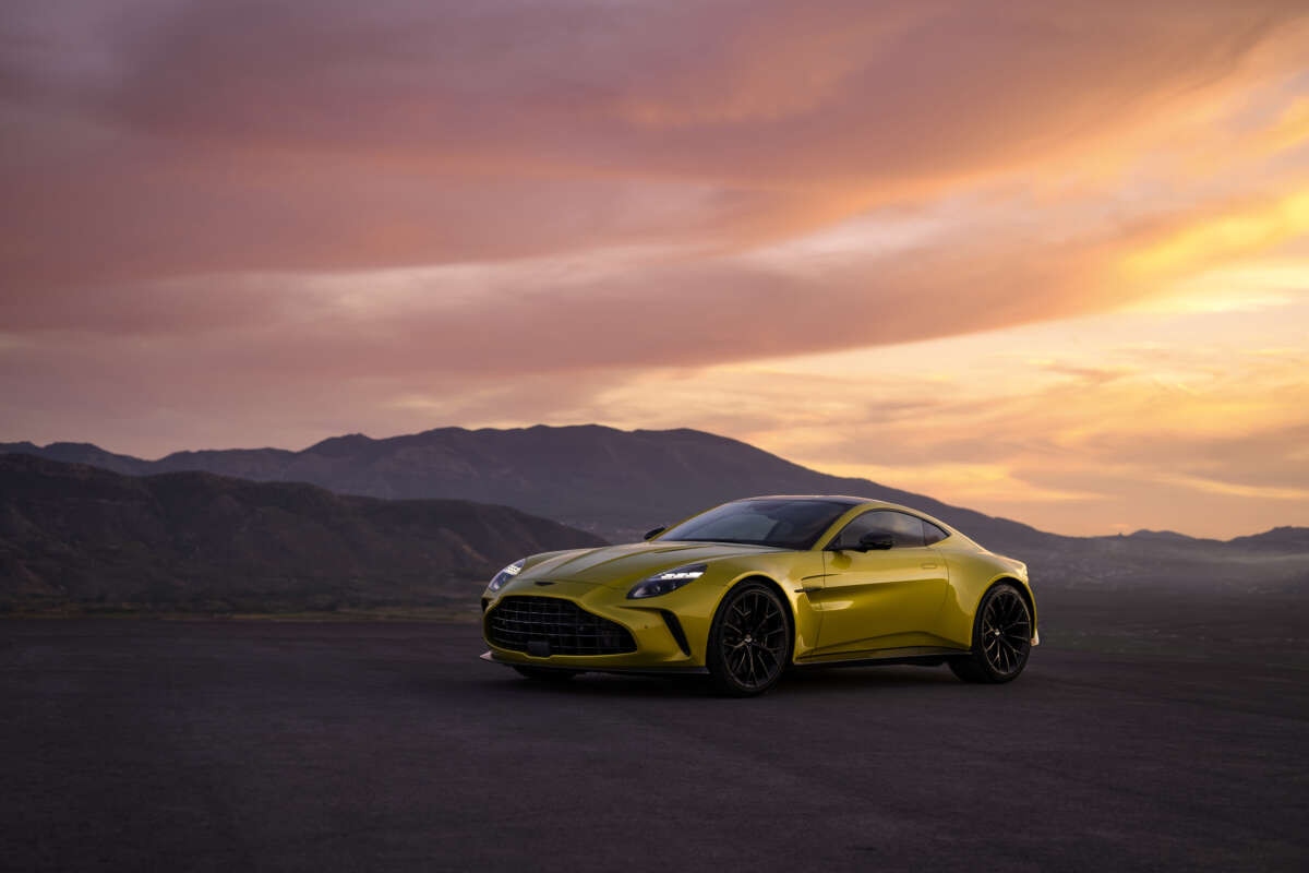 Aston Martin Vantage 2024 chính thức ra mắt, công suất hơn 650 mã lực - Ảnh 1.