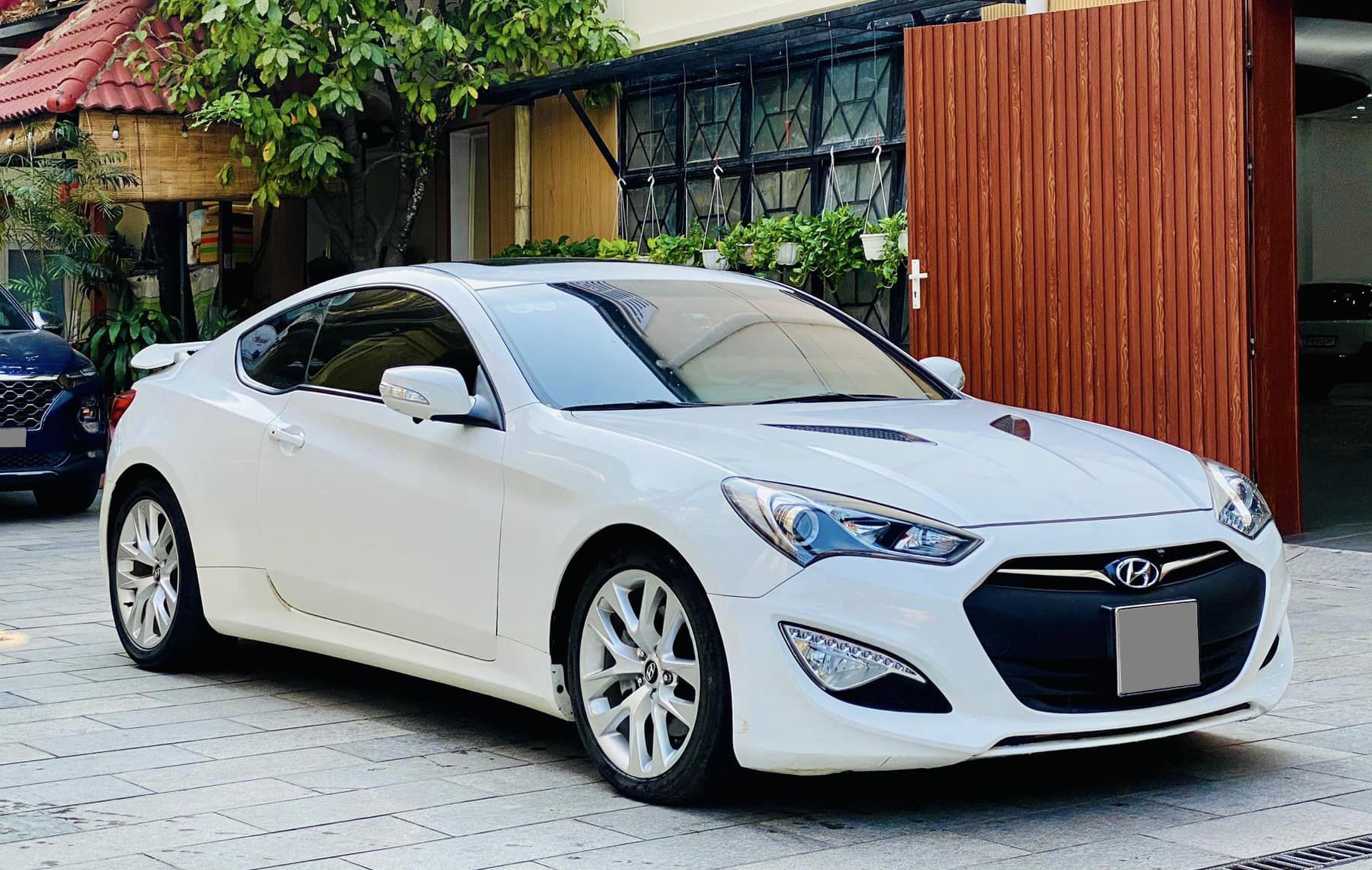 'Xe chơi' một thời Hyundai Genesis Coupe rao bán ngang ngửa Accent mới - Ảnh 1.