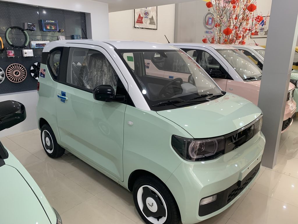 Xả hàng đầu năm, Wuling MiniEV được đại lý giảm tới 50 triệu đồng, người mua SH350i có thêm lý do để 'cố thêm chút' - Ảnh 1.