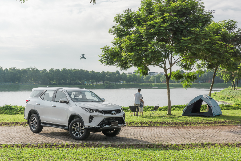 Cơ hội nào cho Toyota Fortuner 2024 tại Việt Nam khi thêm tiện nghi, giảm giá bán, bỏ số sàn
 - Ảnh 1.