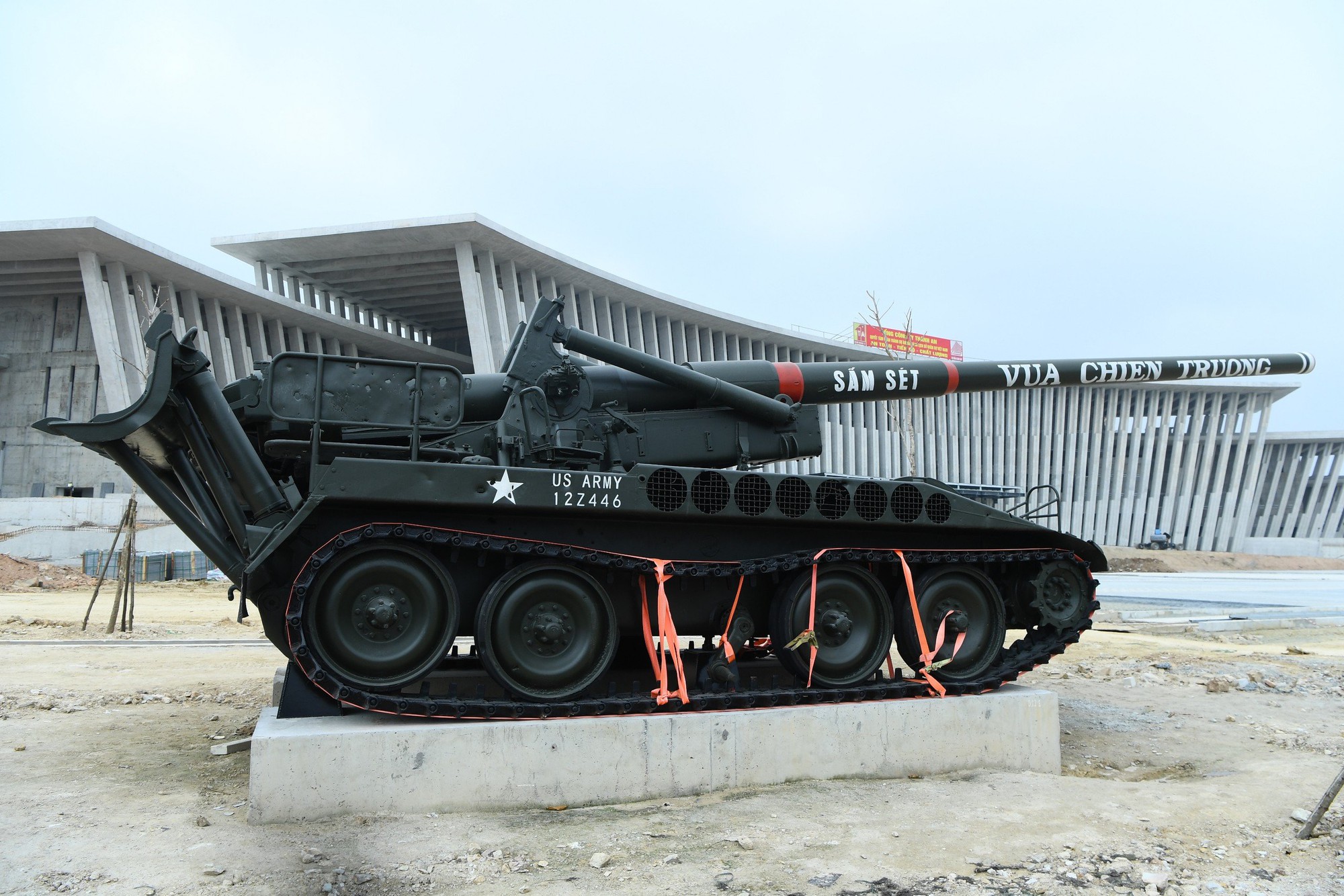 Khám phá loạt máy bay, xe tăng, khí tài quân sự 'khủng' tại bảo tàng rộng 740.000m2 ở Hà Nội - Ảnh 12.