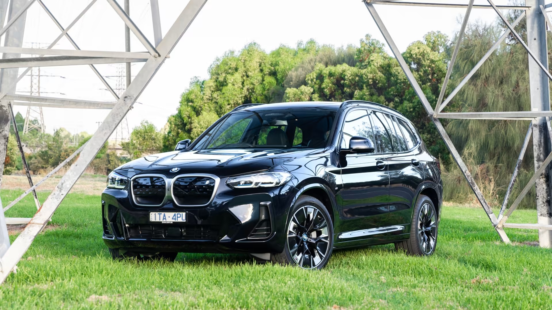 Thế hệ mới của BMW iX3 đang bán tại Việt Nam sẽ có tầm vận hành siêu khủng - Ảnh 1.