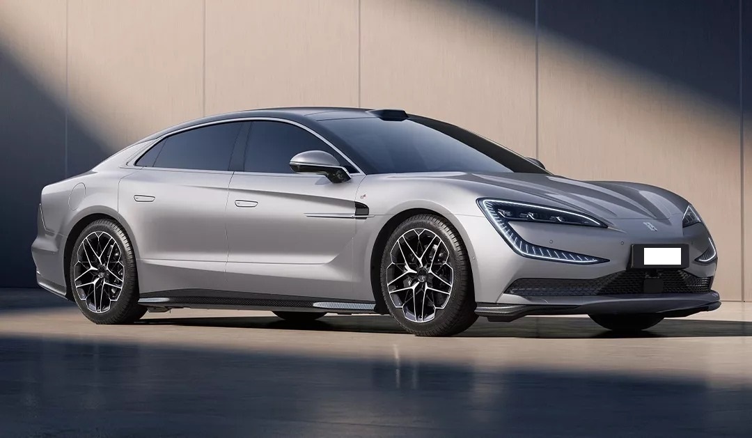 Xe Trung Quốc giờ đã xịn cỡ này: Mạnh gần 1.300 mã lực, tầm vận hành 800km đủ đi từ Hà Nội tới Huế không cần sạc - Ảnh 1.