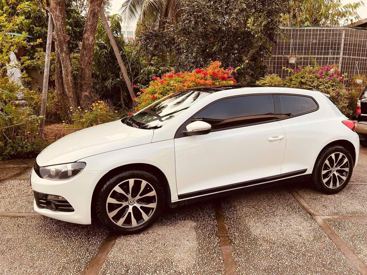 Volkswagen Scirocco rao bán rẻ hơn Kia Morning: Người bán chia sẻ đã bỏ tiền thay loạt đồ mới, vẫn chịu lỗ thêm hơn 100 triệu - Ảnh 1.