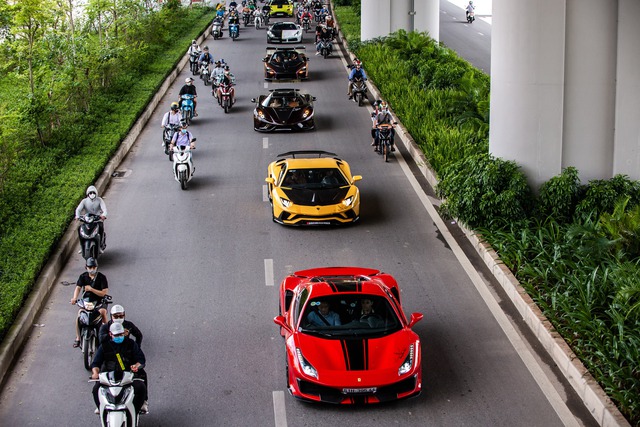 Livestream khoe dàn xe khủng, Hoàng Kim Khánh chia sẻ: Koenigsegg Regera đã về, sẽ sớm đưa tất cả 'xế cưng' đi tour tới Nha Trang - Ảnh 3.
