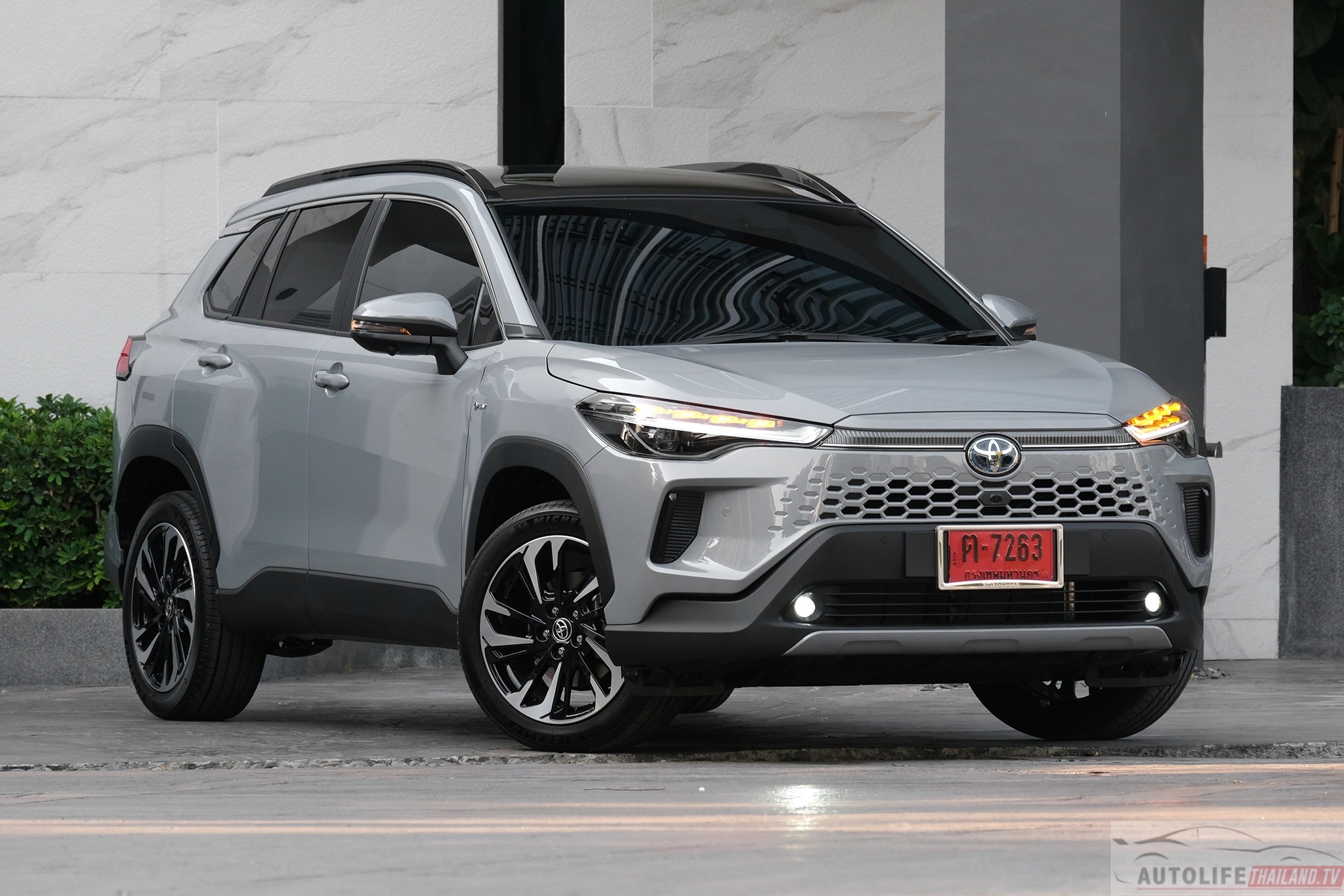 Lô Toyota Corolla Cross 2024 đầu tiên về Việt Nam: Giá dự kiến không đổi, ra mắt tháng 5 đấu HR-V và CX-30 - Ảnh 3.