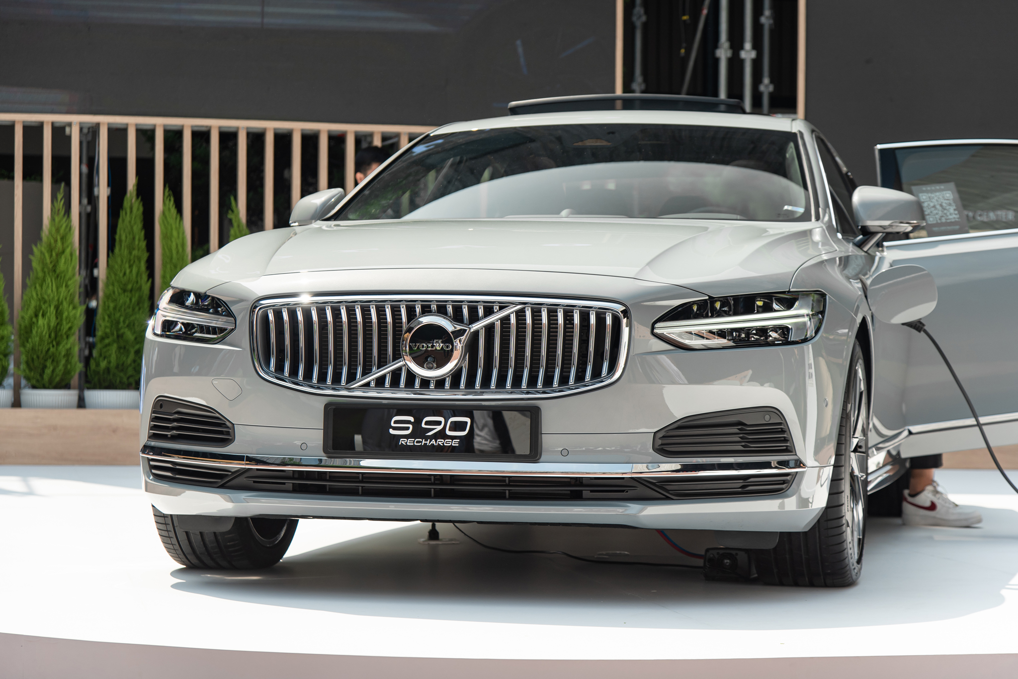 Chi tiết Volvo S90 Recharge vừa ra mắt: Giá 2,89 tỷ đồng, sedan hạng sang cỡ trung rộng và mạnh nhất Việt Nam - Ảnh 3.