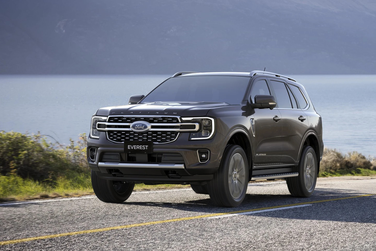 Ford Everest Platinum ra mắt Việt Nam: Chưa chốt giá, bán tháng sau, thêm trang bị chưa từng có trong phân khúc - Ảnh 2.