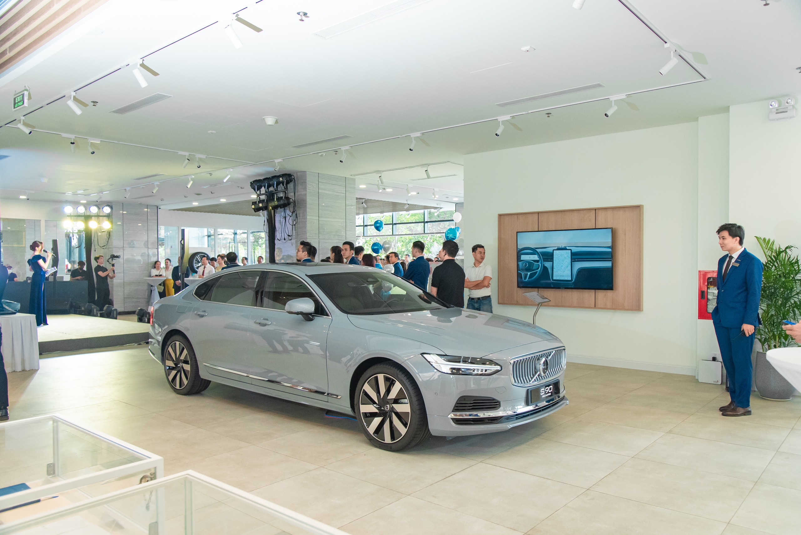 Bên trong downtown showroom đầu tiên của Volvo Việt Nam: Rộng gần 1.000 m2, vốn đầu tư hơn 1 triệu USD - Ảnh 2.