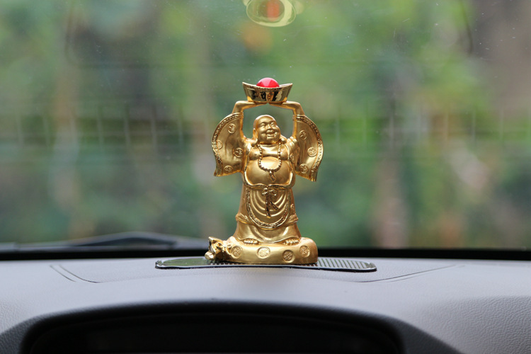 Đặt tượng Phật trên xe ô tô như thế nào khi mong cầu may mắn, bình an?- Ảnh 1.