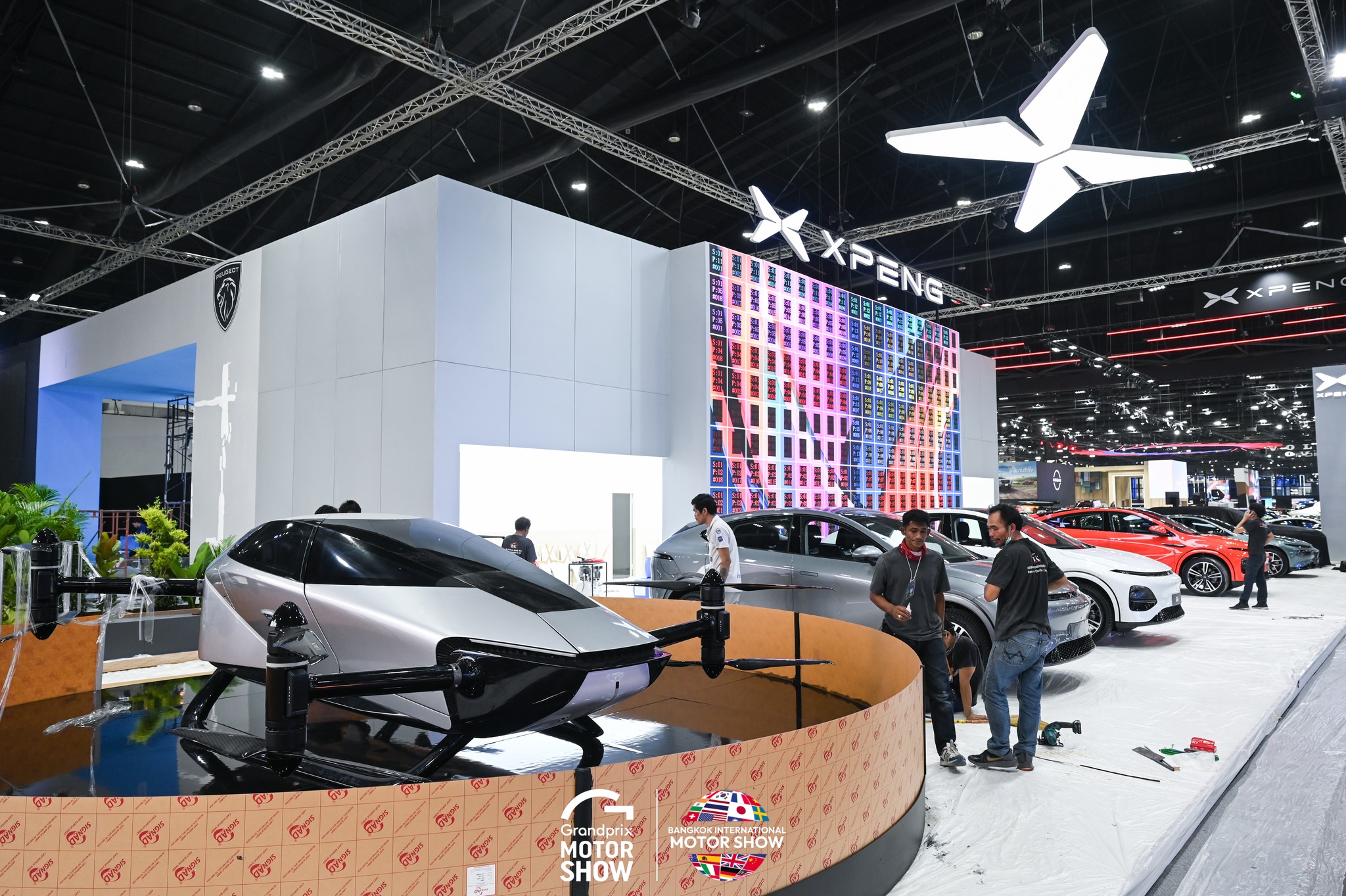 Quầy bar VinFast, xe Nissan ‘mổ’ tung khung gầm, siêu xe khủng và nhiều hàng ‘hot’ sắp về Việt Nam lộ diện tại BIMS 2024 - Ảnh 11.