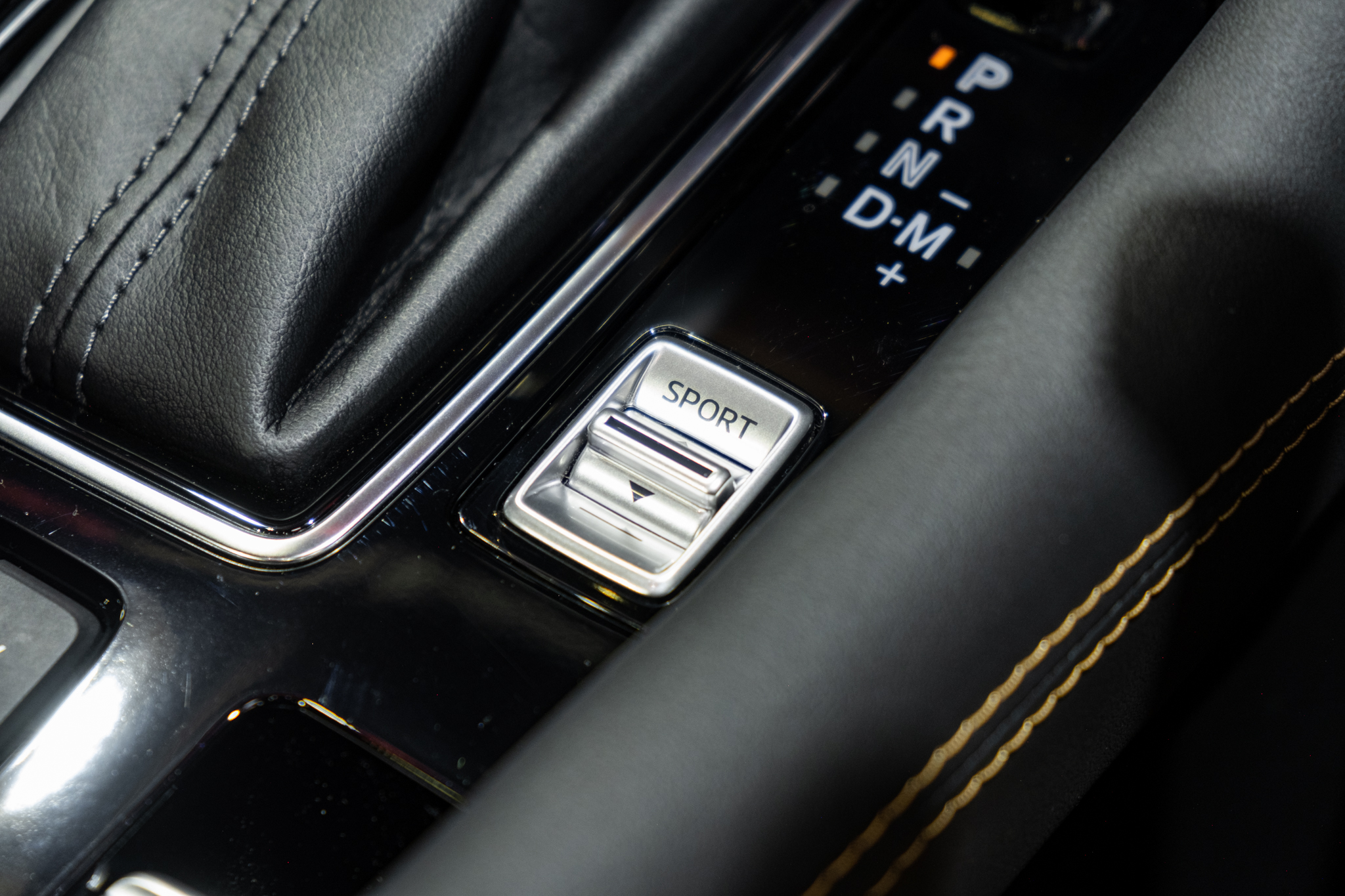Chi tiết Mazda6 phiên bản kỷ niệm 20 năm: Đắt ngang Mercedes C-Class, nhiều chi tiết được thửa riêng - Ảnh 8.