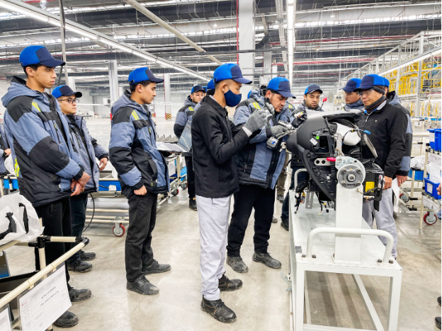 Kỹ sư THACO giám sát sản xuất Kia Sonet tại Uzbekistan, minh chứng tay nghề làm ô tô của người Việt - Ảnh 3.