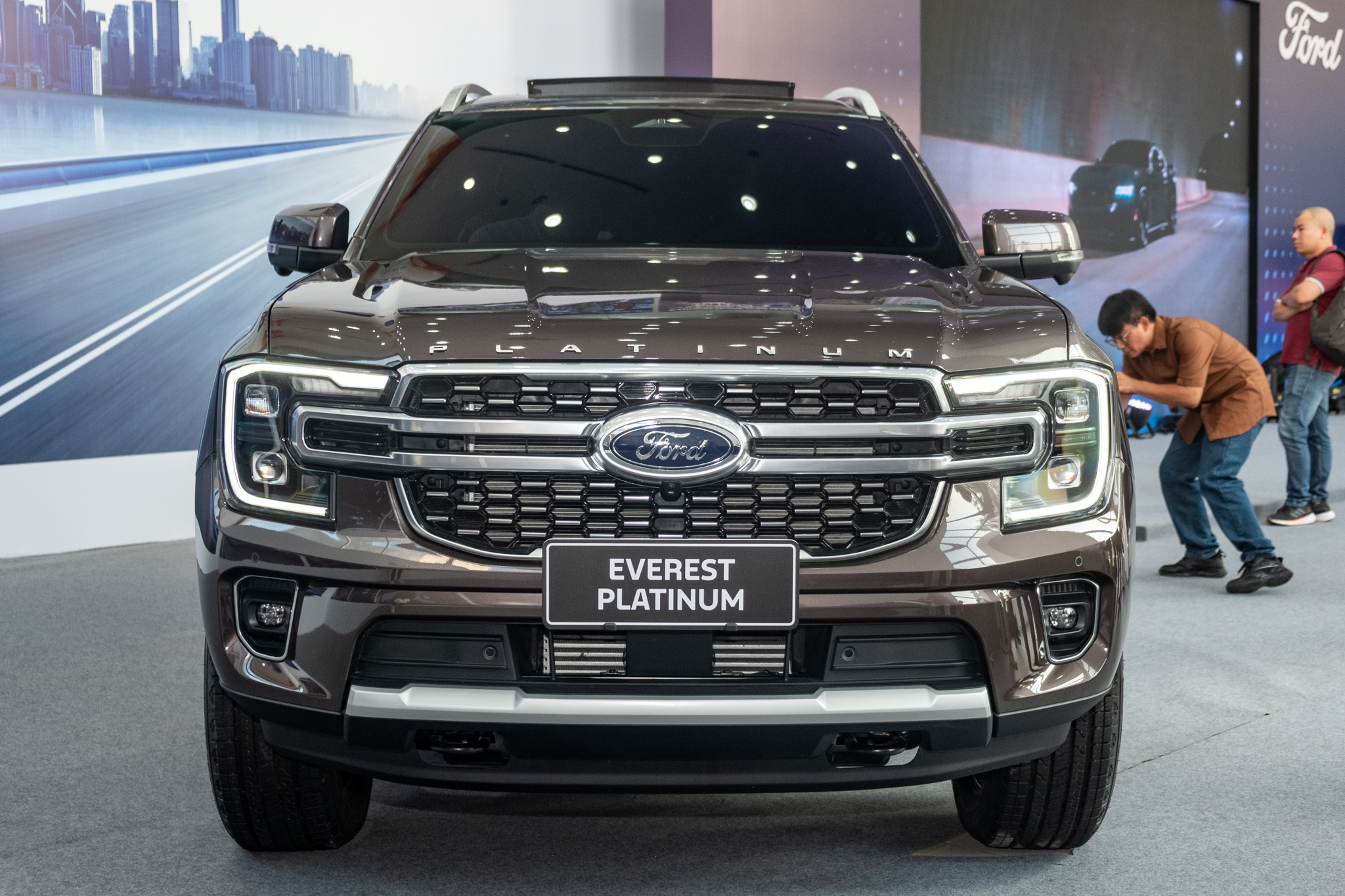 Cận cảnh Ford Everest Platinum vừa ra mắt Việt Nam: Vượt trội về công nghệ, động cơ gây tiếc nuối - Ảnh 12.