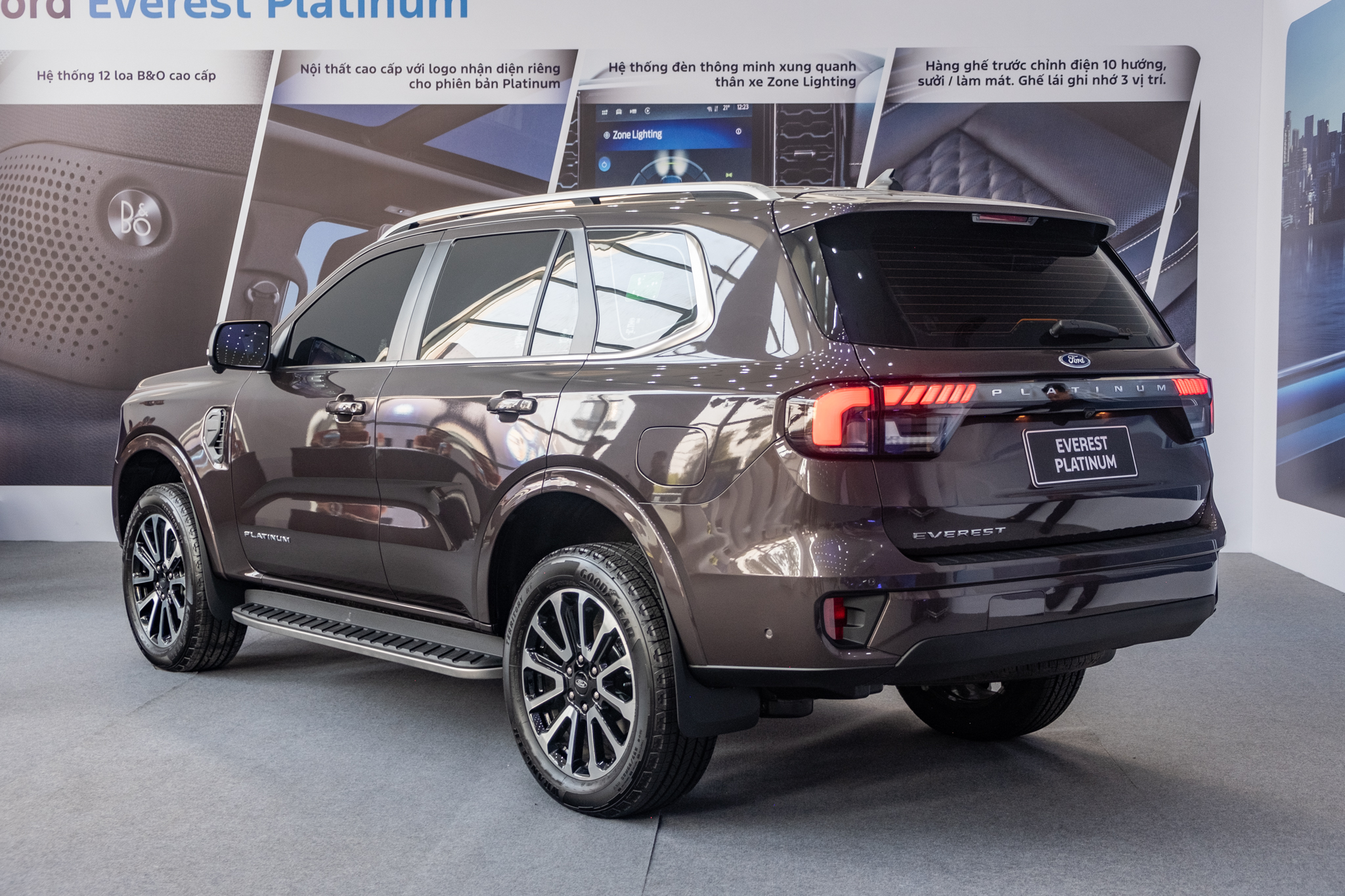 Chọn Ford Everest Titanium hay thêm 77 triệu lấy bản Platinum với nhiều tiện nghi cao cấp, bảng so sánh này sẽ giúp bạn dễ lựa chọn hơn- Ảnh 3.